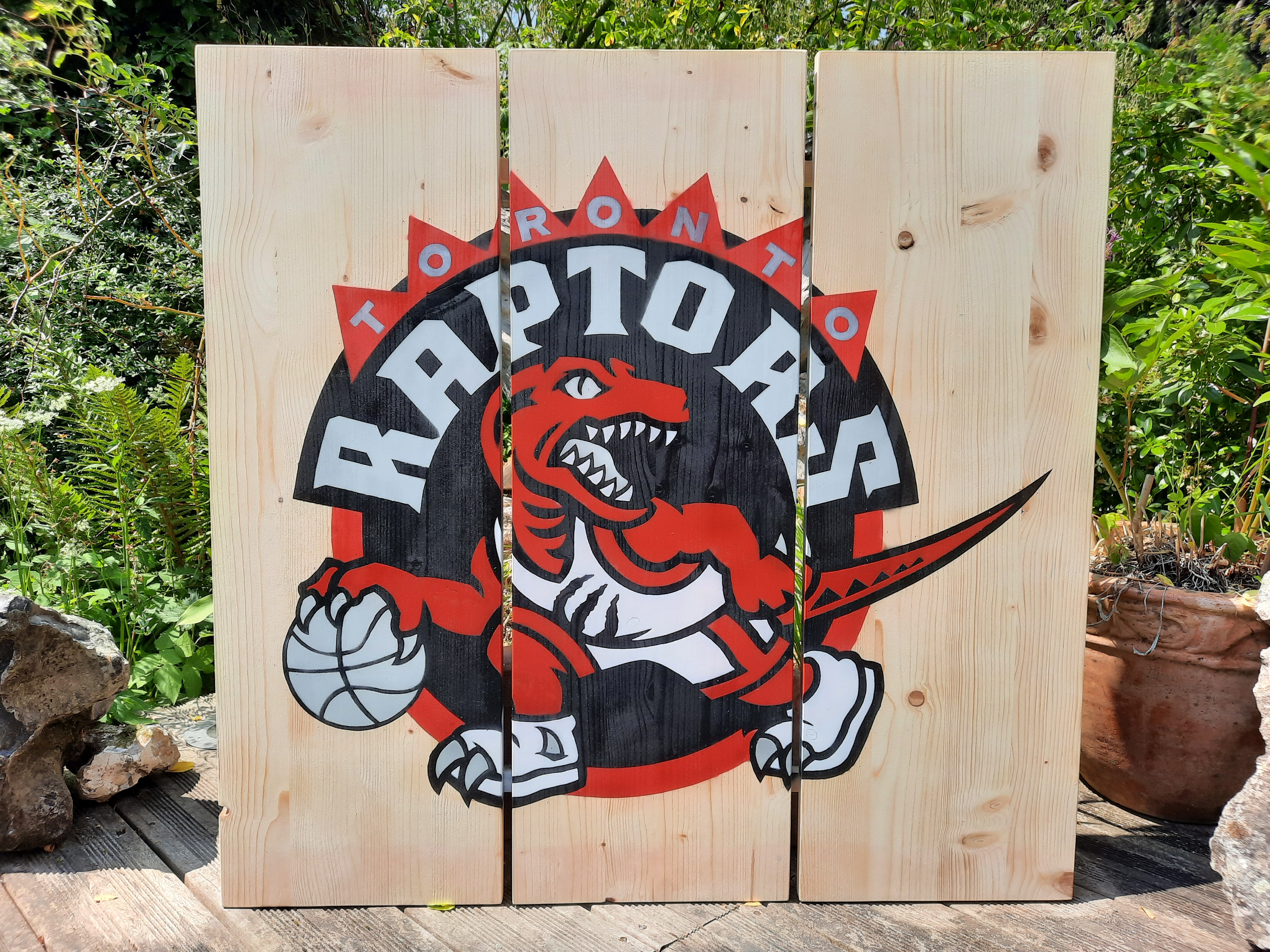 Logo des Raptors de Toronto sur bois