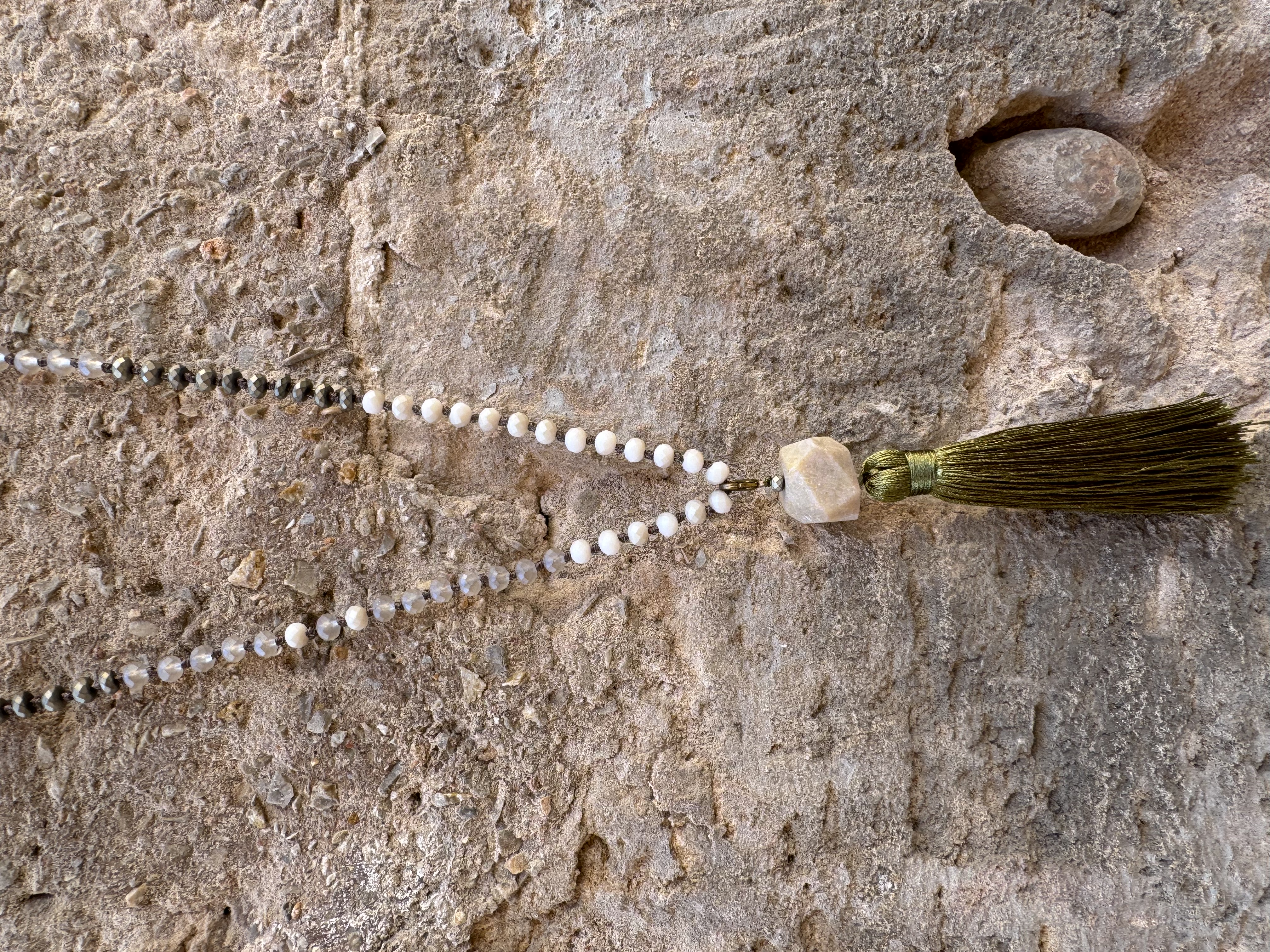 Collar Borla piedra