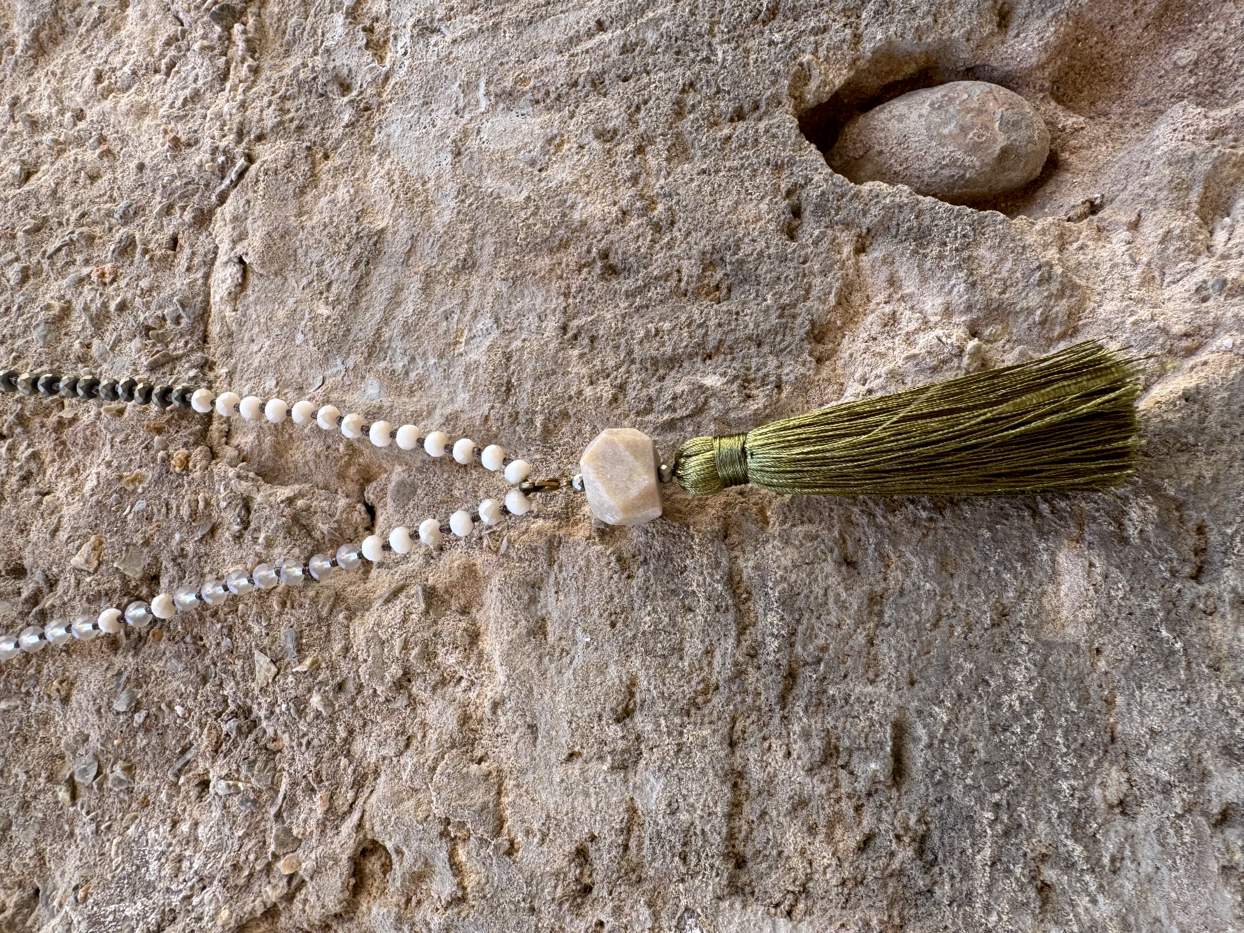 Collar Borla piedra