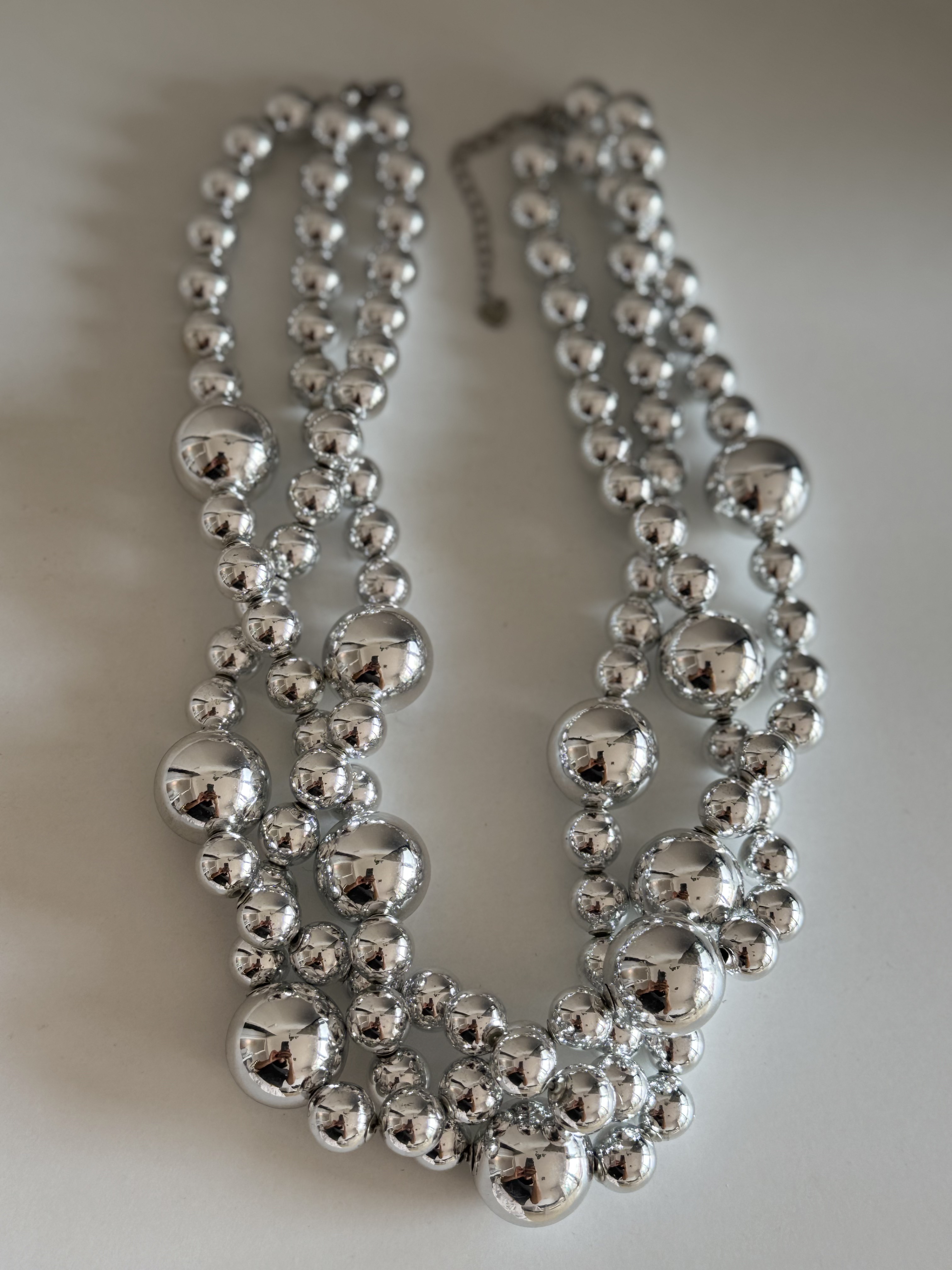 Collar Bolas plateado