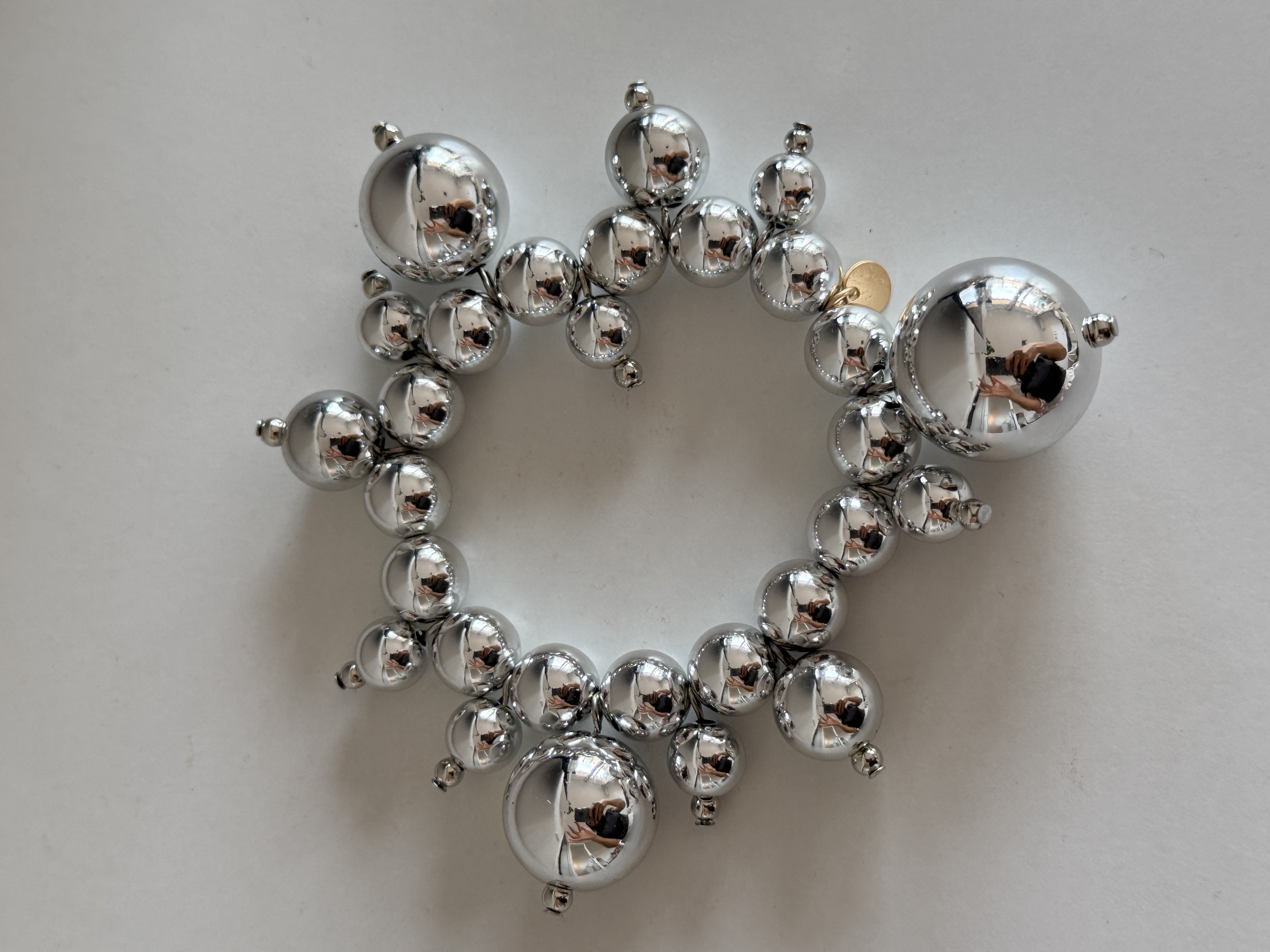 Pulsera pelotas plateada