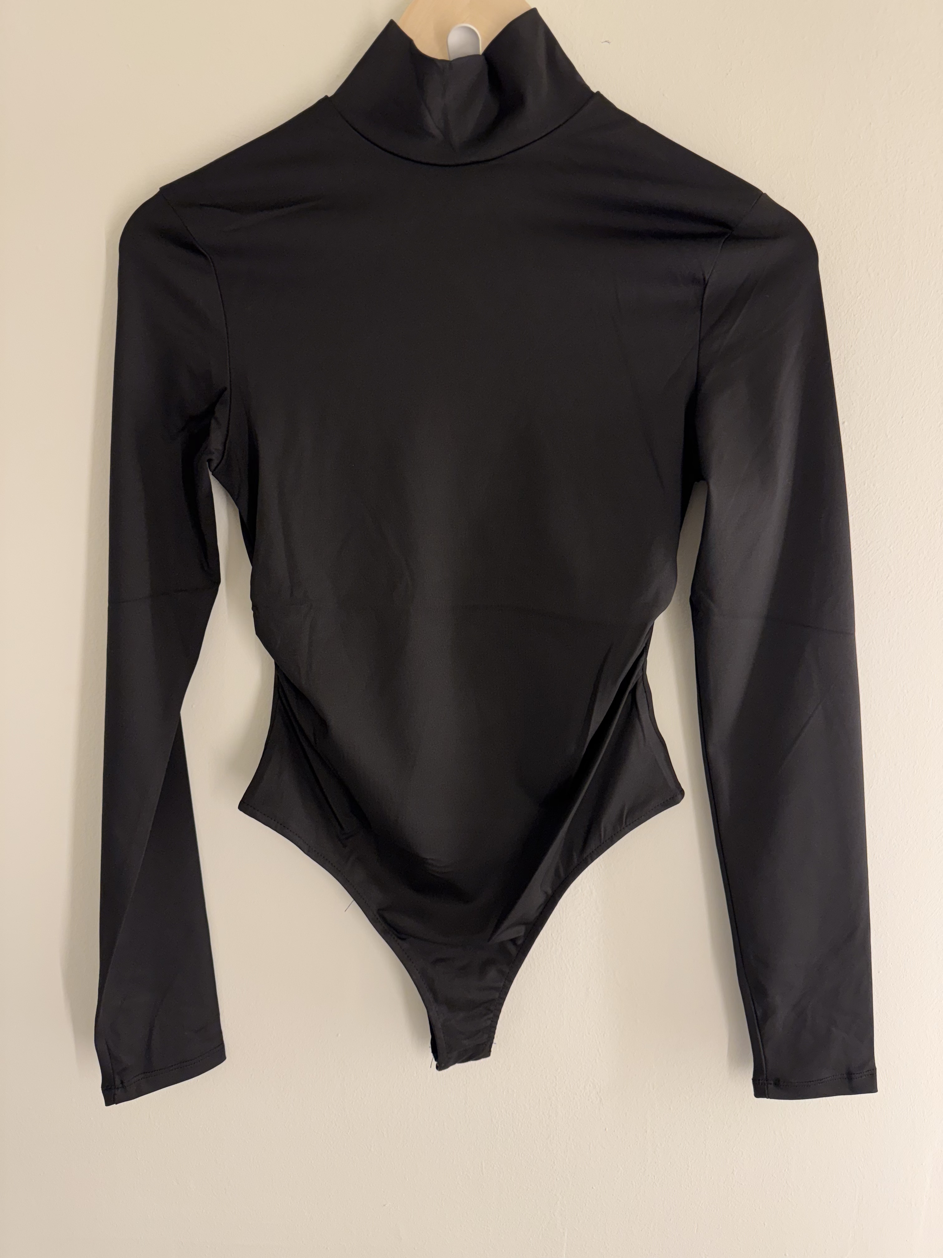 Body negro de manga larga