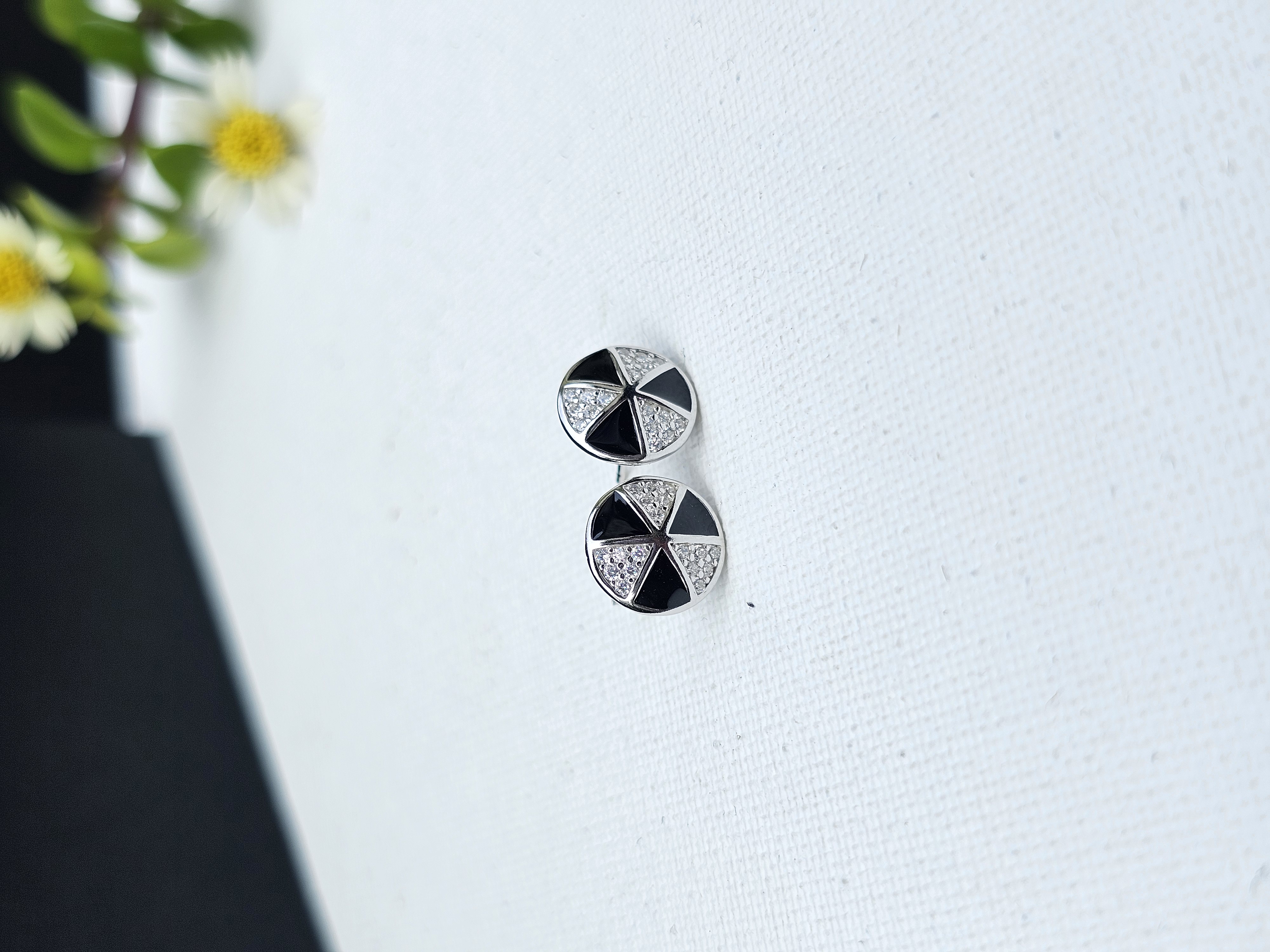 Elegant Noir Stud Earrings