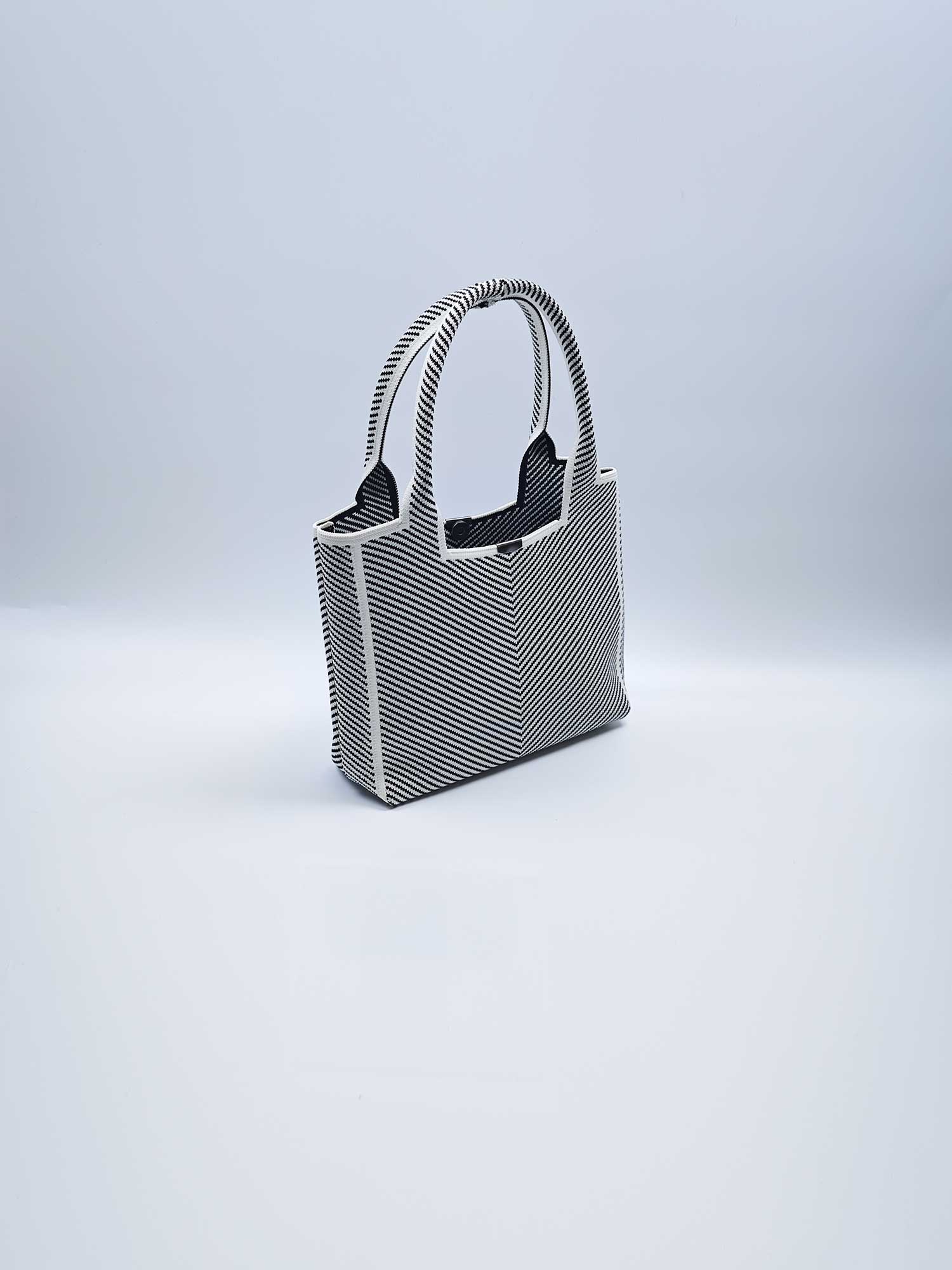 Single shoulder tote bag black and white striped handbag with magnetic closure