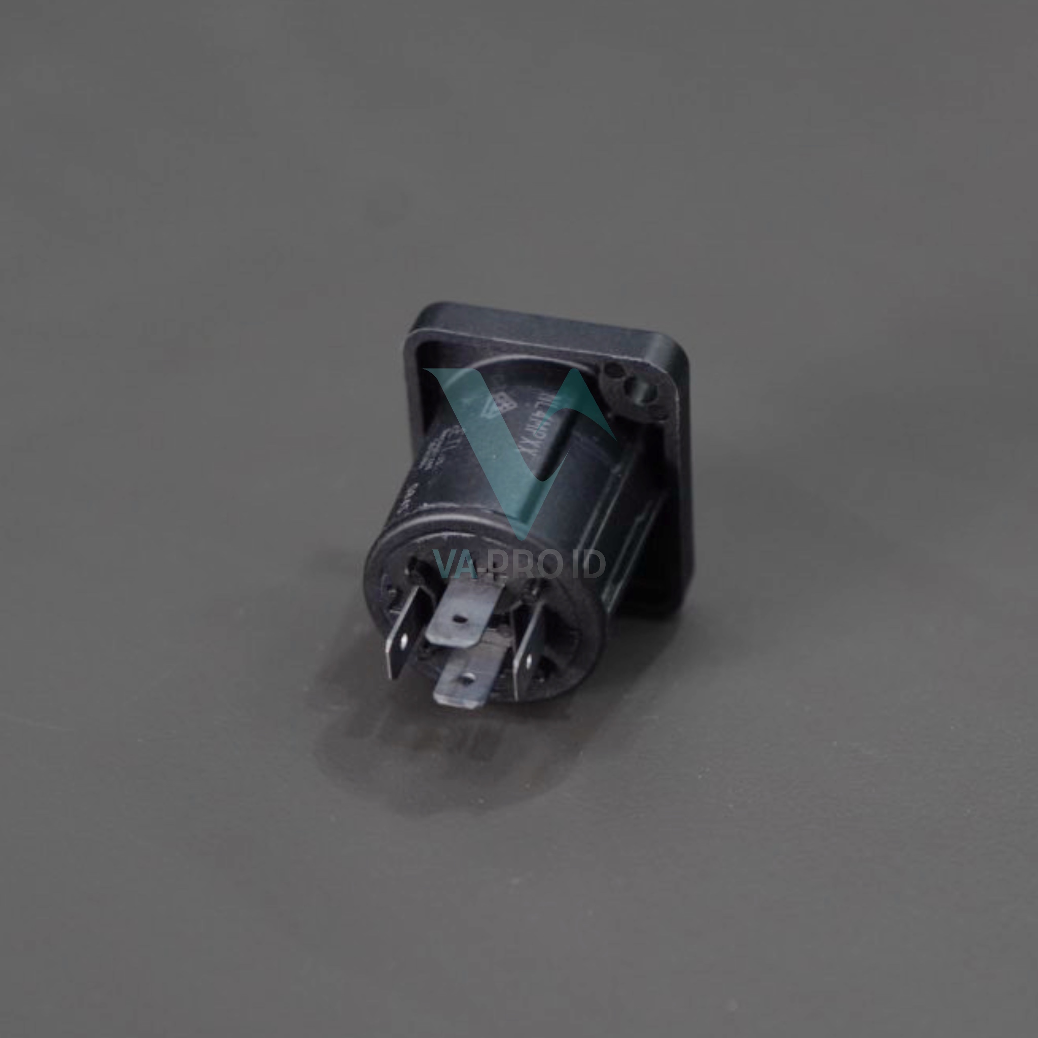 Konektor speakon neutrik nl4mp