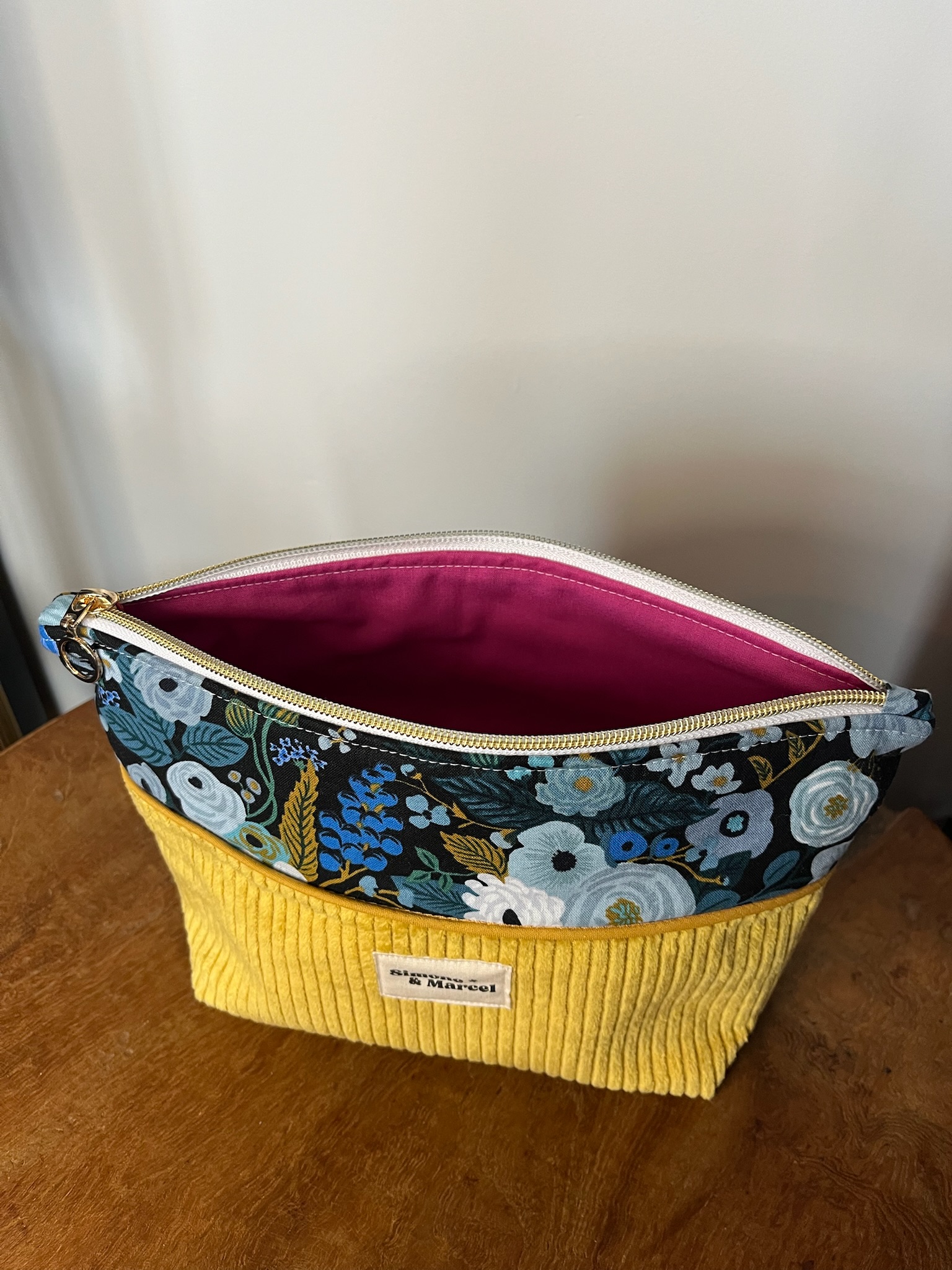 Trousse Paris velours jaune et fleurie