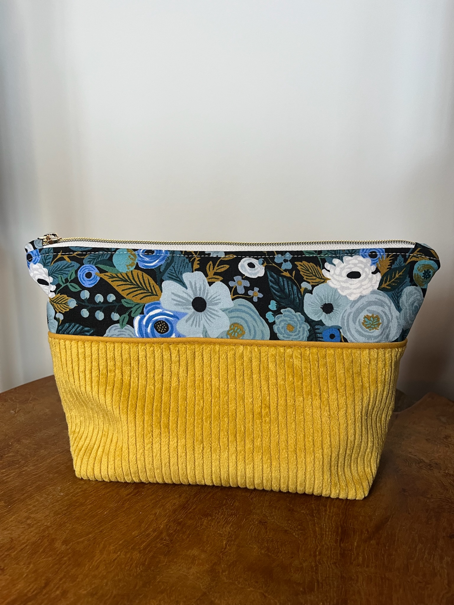 Trousse Paris velours jaune et fleurie