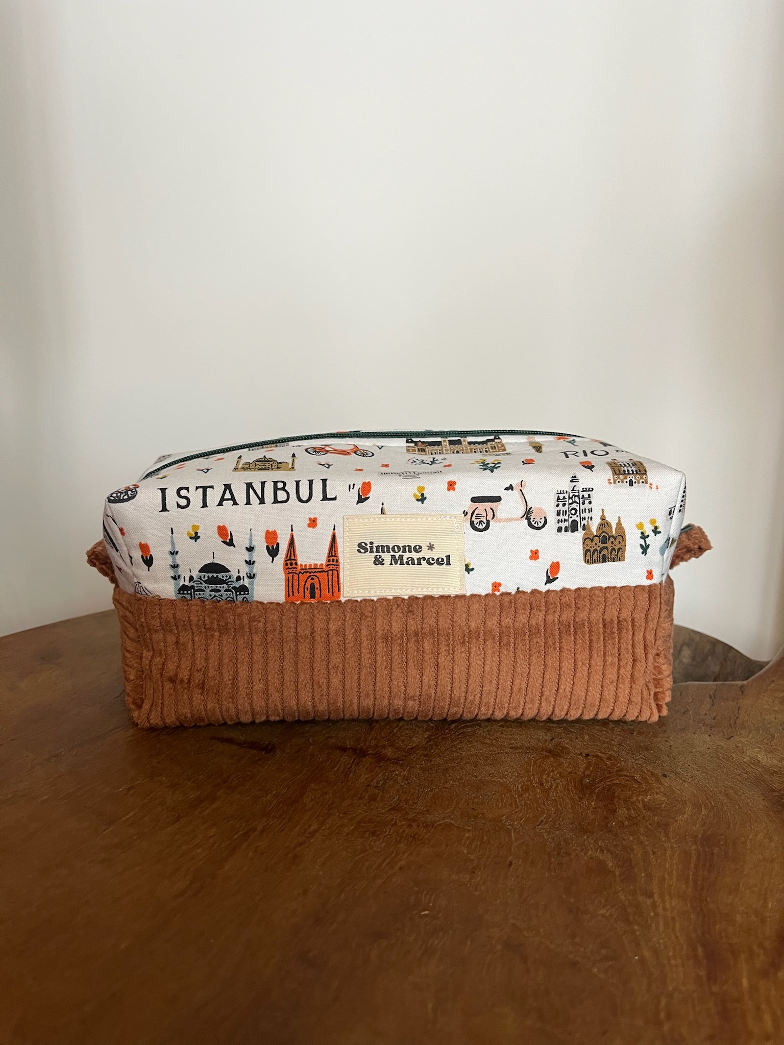Trousse Stockholm marron & motifs voyage