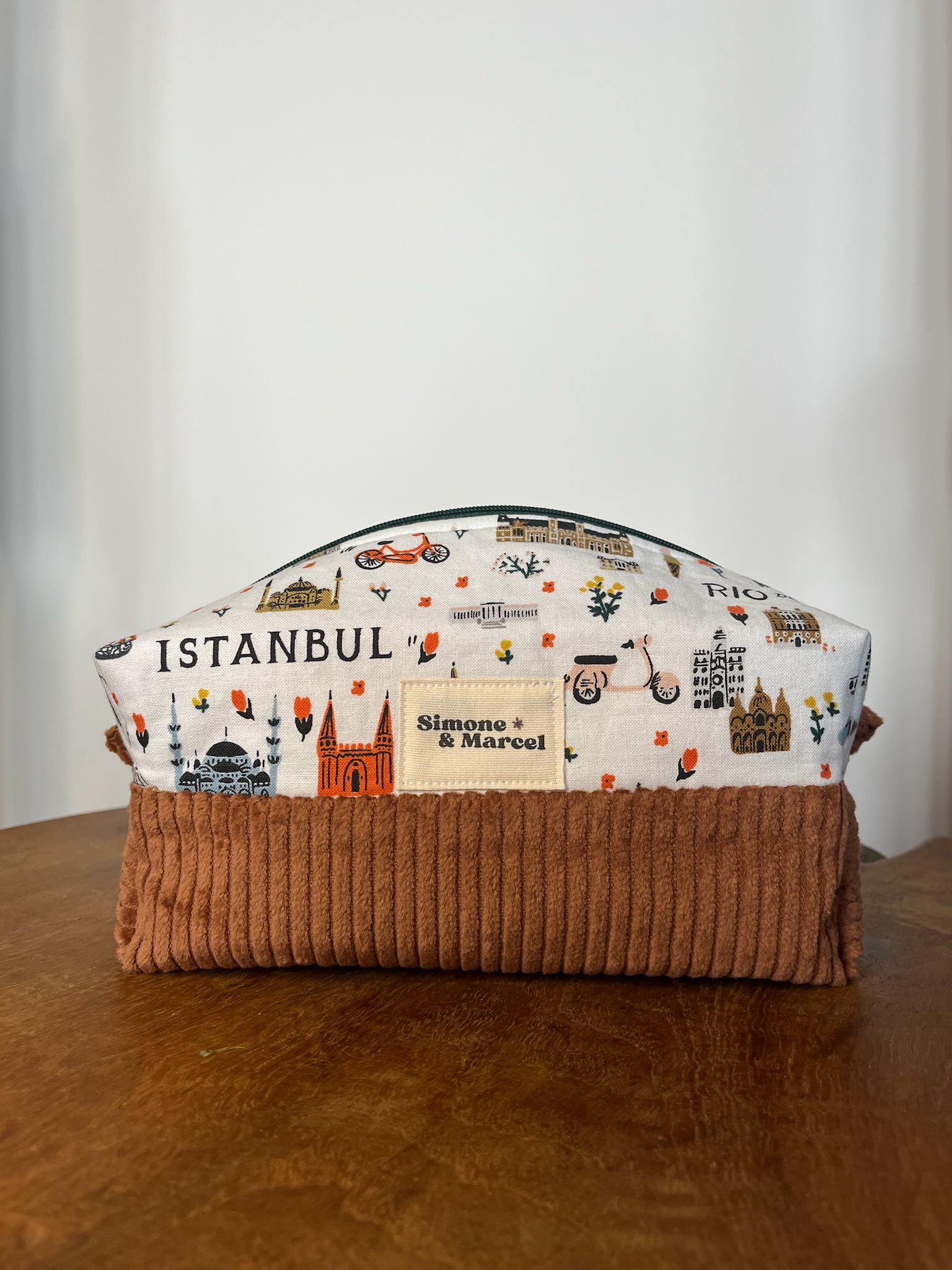 Trousse Stockholm marron & motifs voyage