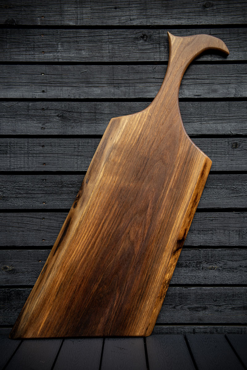 Stor serveringsbræt med rustik kant