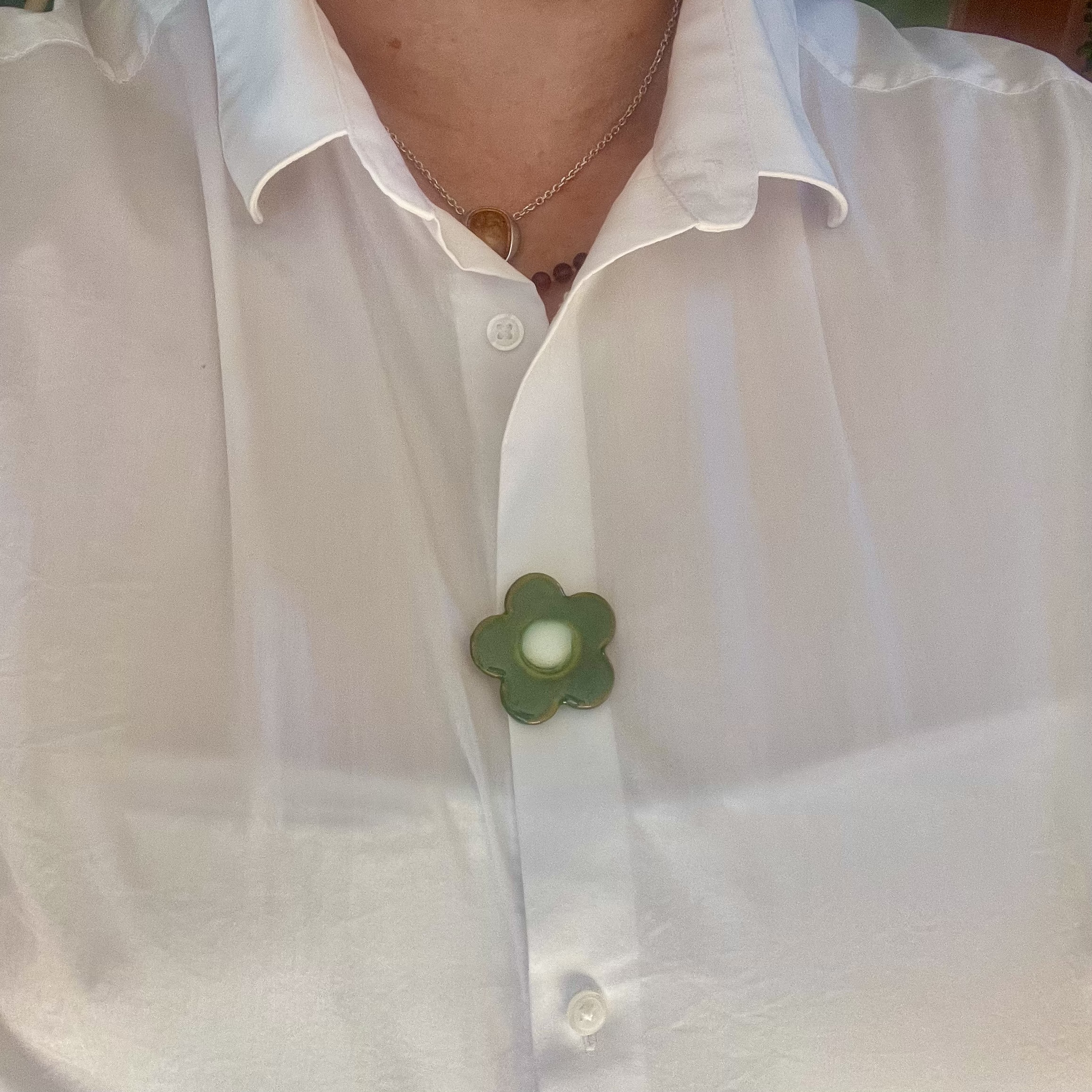 Cache bouton fleur en céramique
