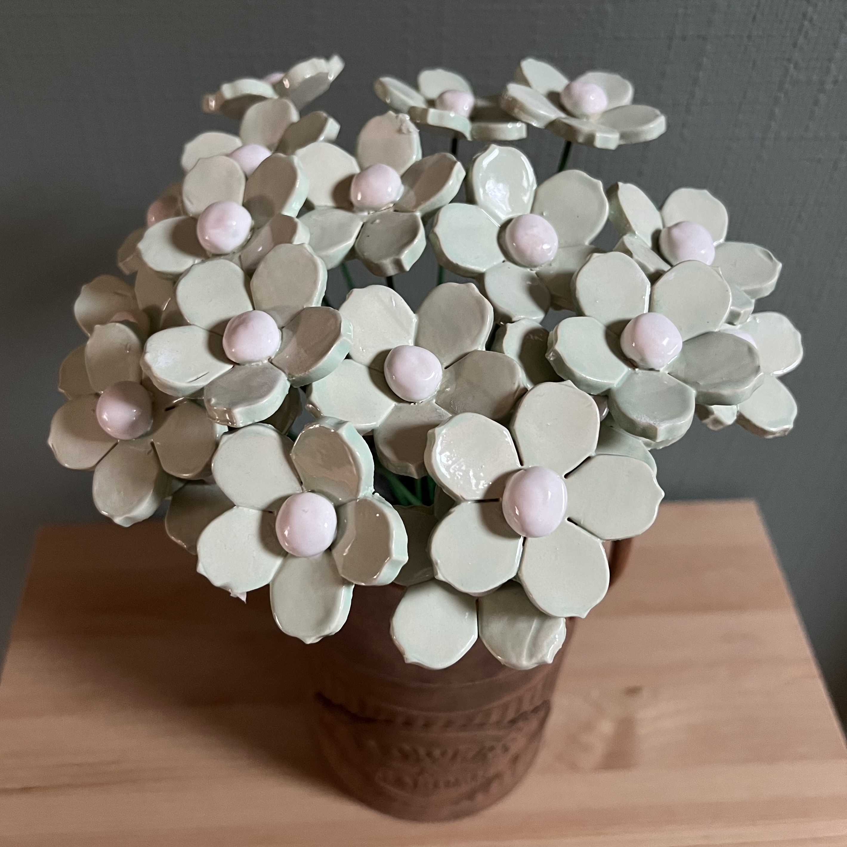 Fleurs en céramique VERT PASTEL