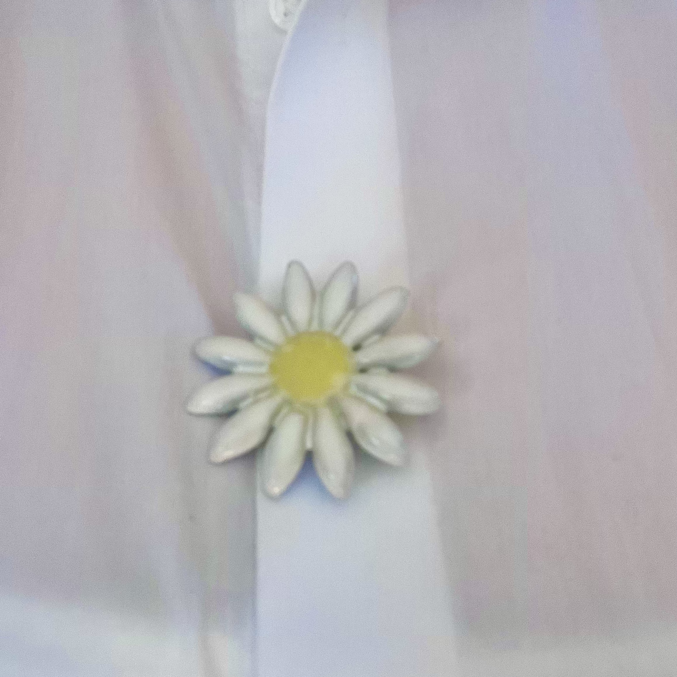 Cache bouton fleur en céramique