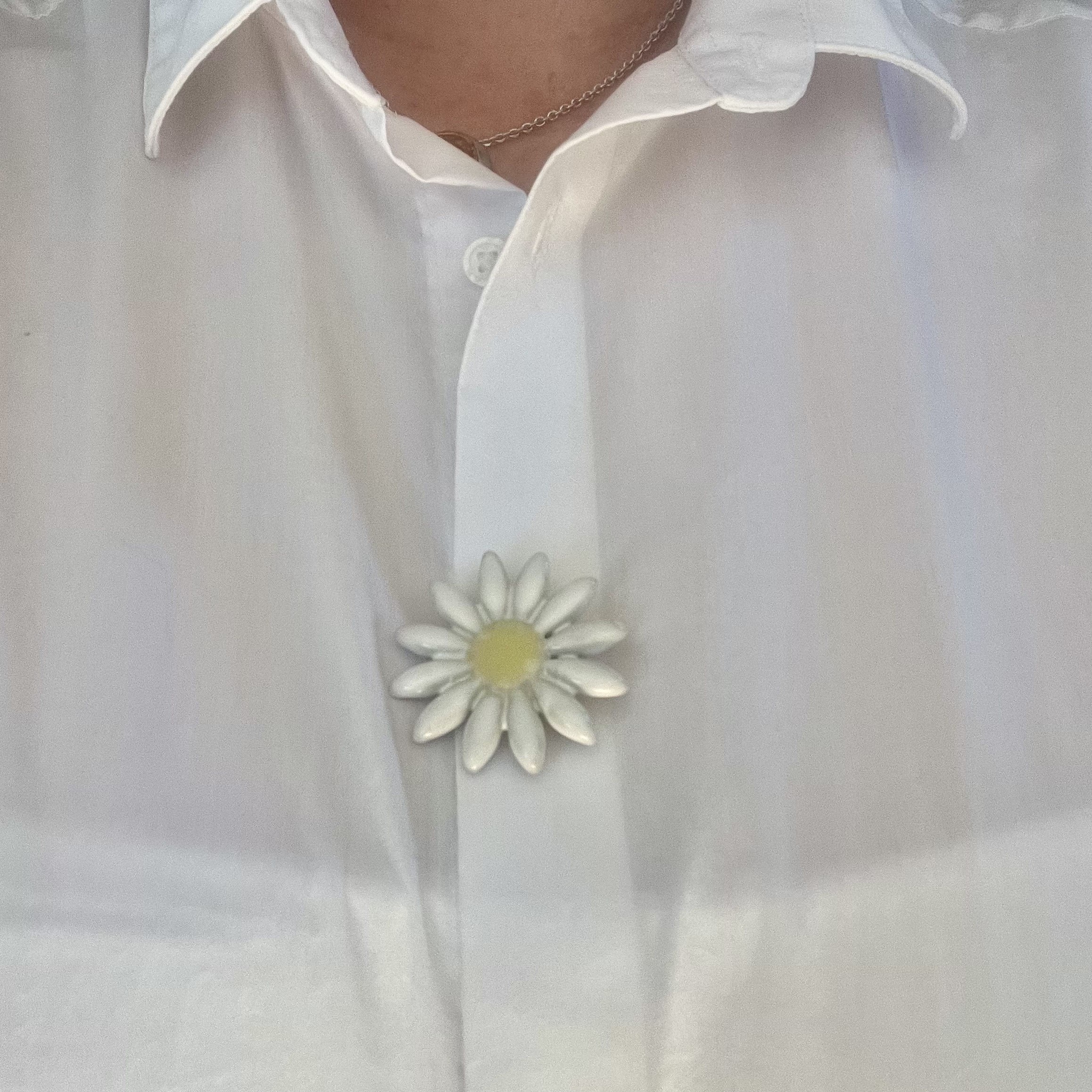 Cache bouton fleur en céramique