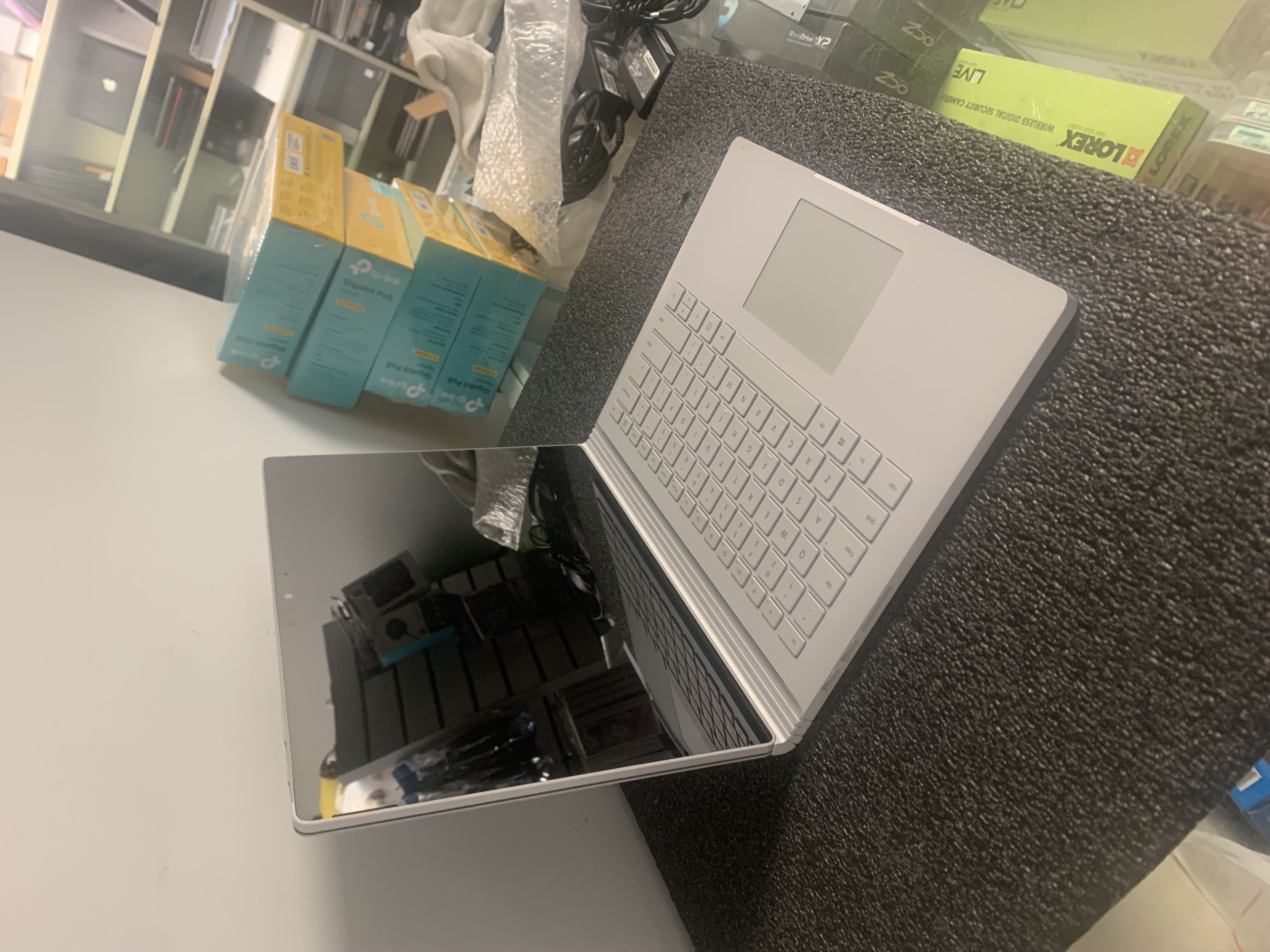 Microsoft Surface Book 13" Touch, Core i7 6th Gen, 16 GB, 512 GB SSD, Legit Windows 11 Pro