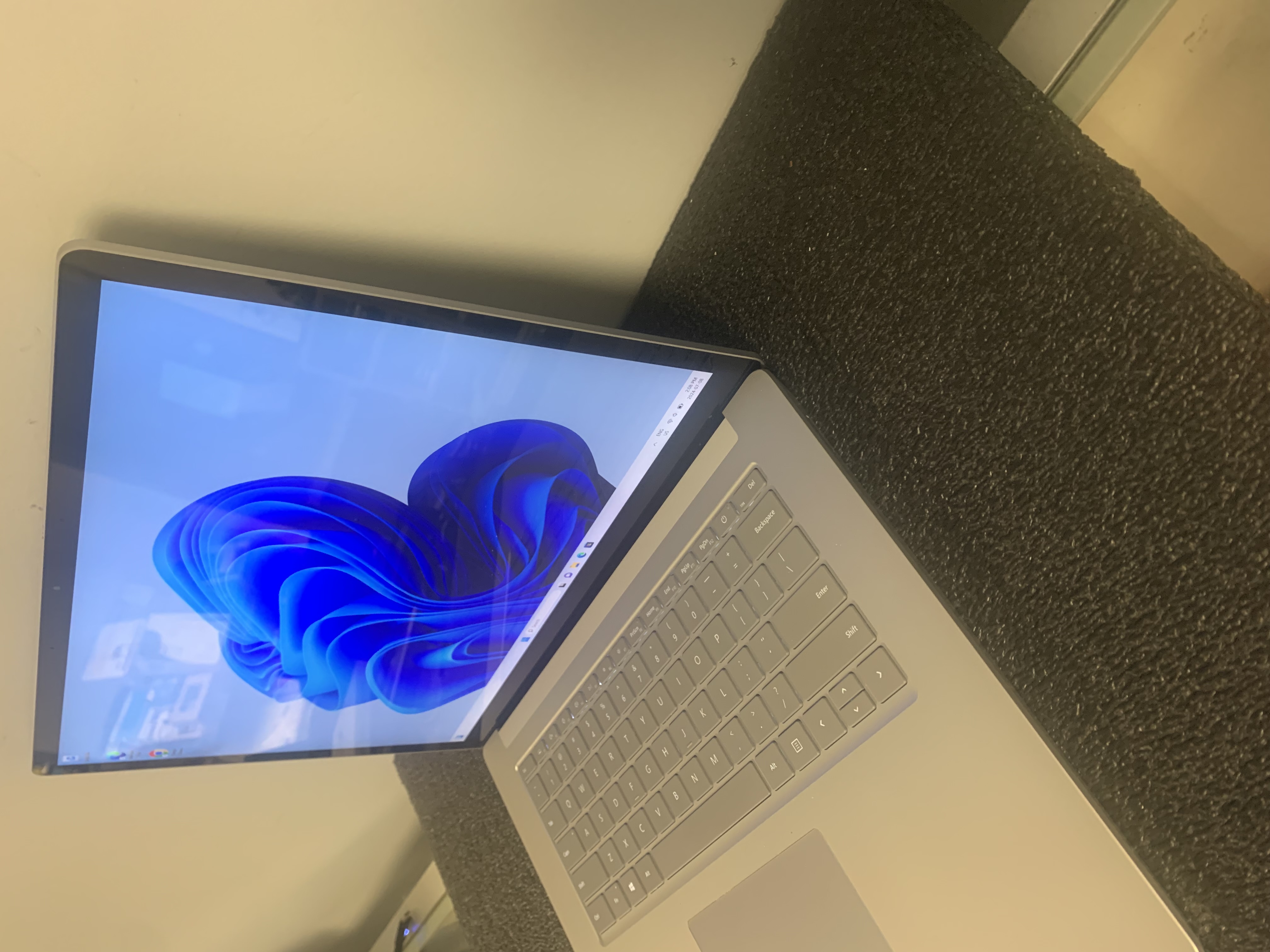 Microsoft Surface Laptop 3 15" Touch, Core i7 10th Gen, 16 GB, Legit Windows 11 Pro