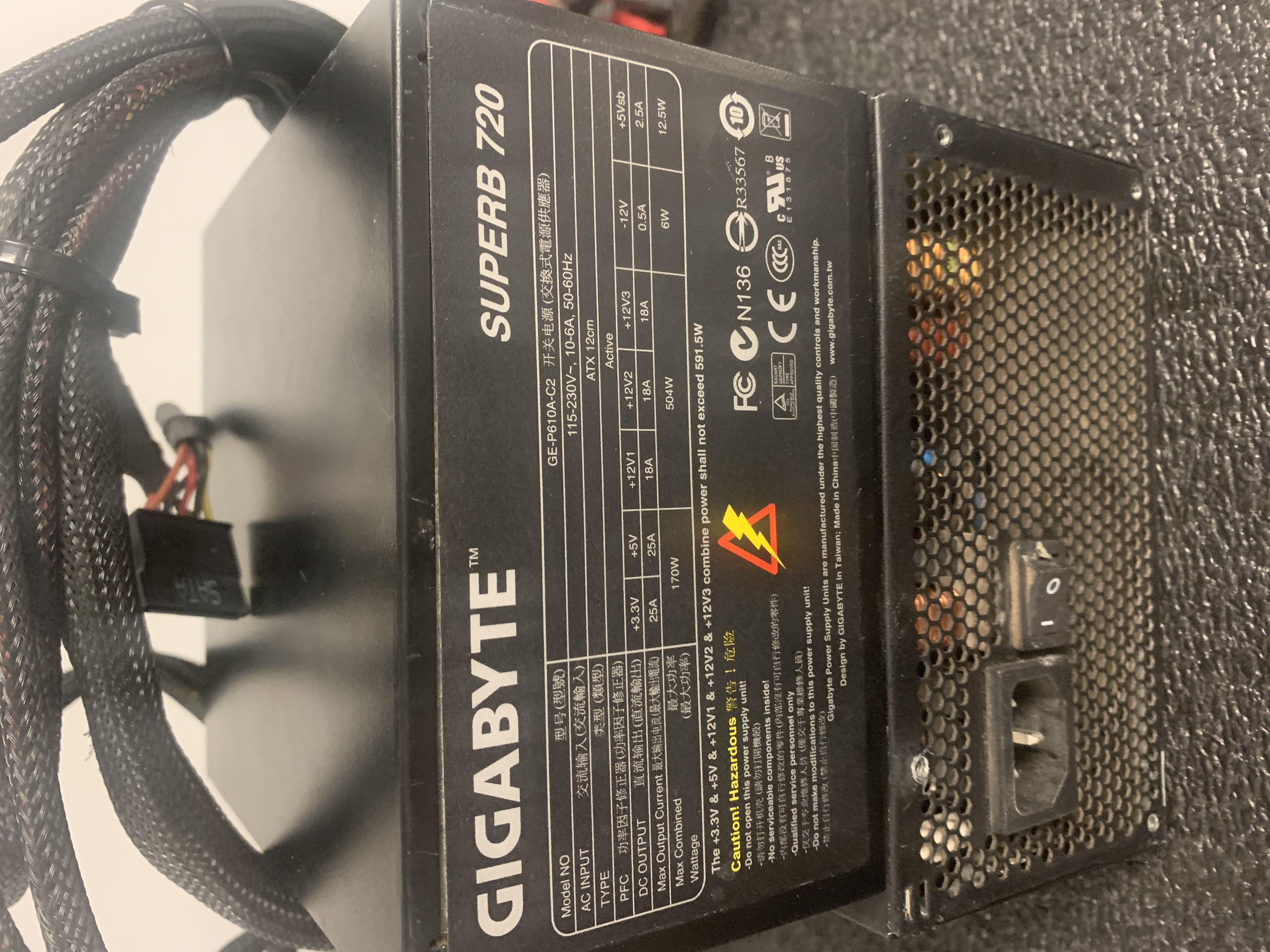 Gigabyte Superb 720 Desktop  Power Supply w/ Dual 6+2 Pin PCIE, Shielded Cables