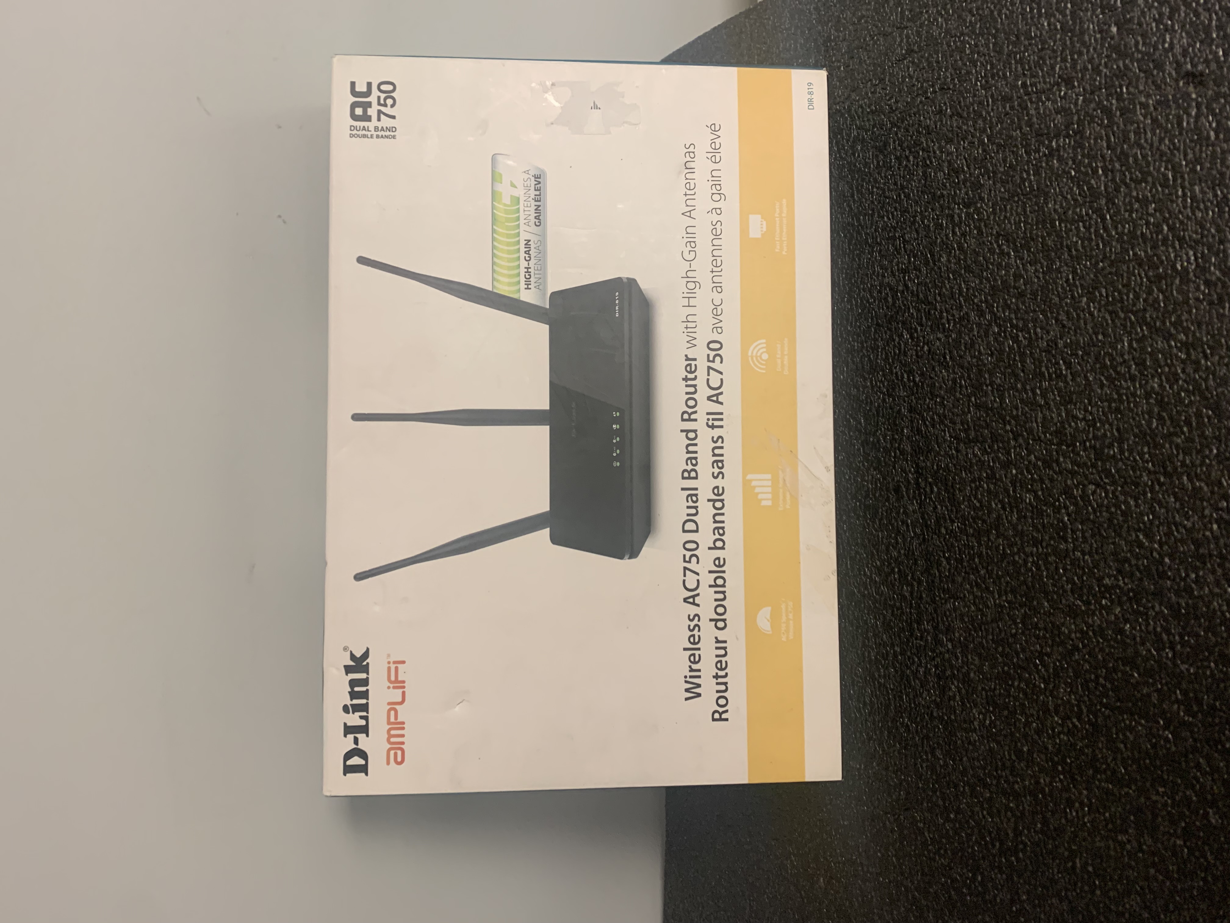 D-Link Dir-819 Dual Band 750 Router w/ triple Antenna 