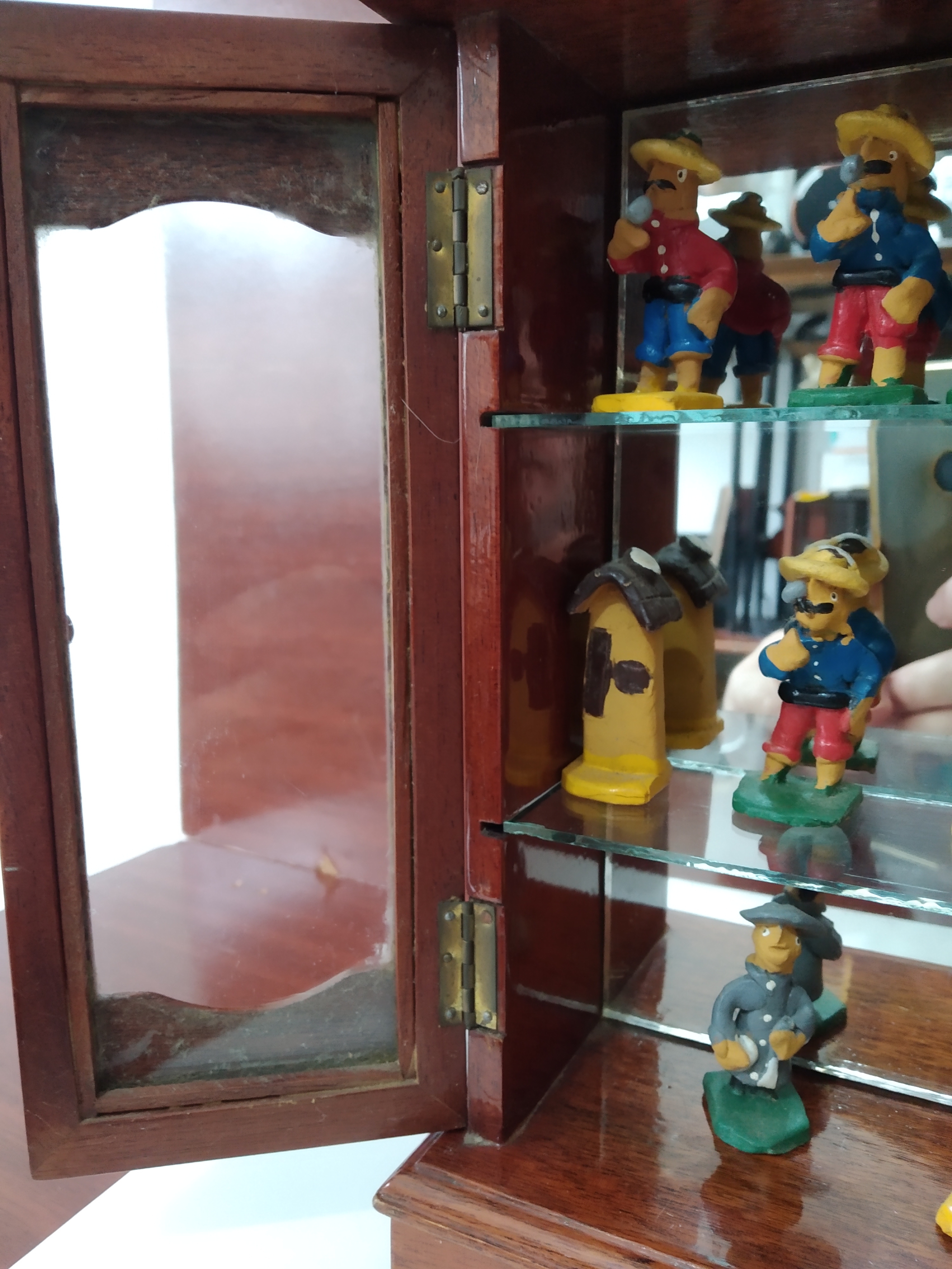 Mini Cristaleira de madeira 