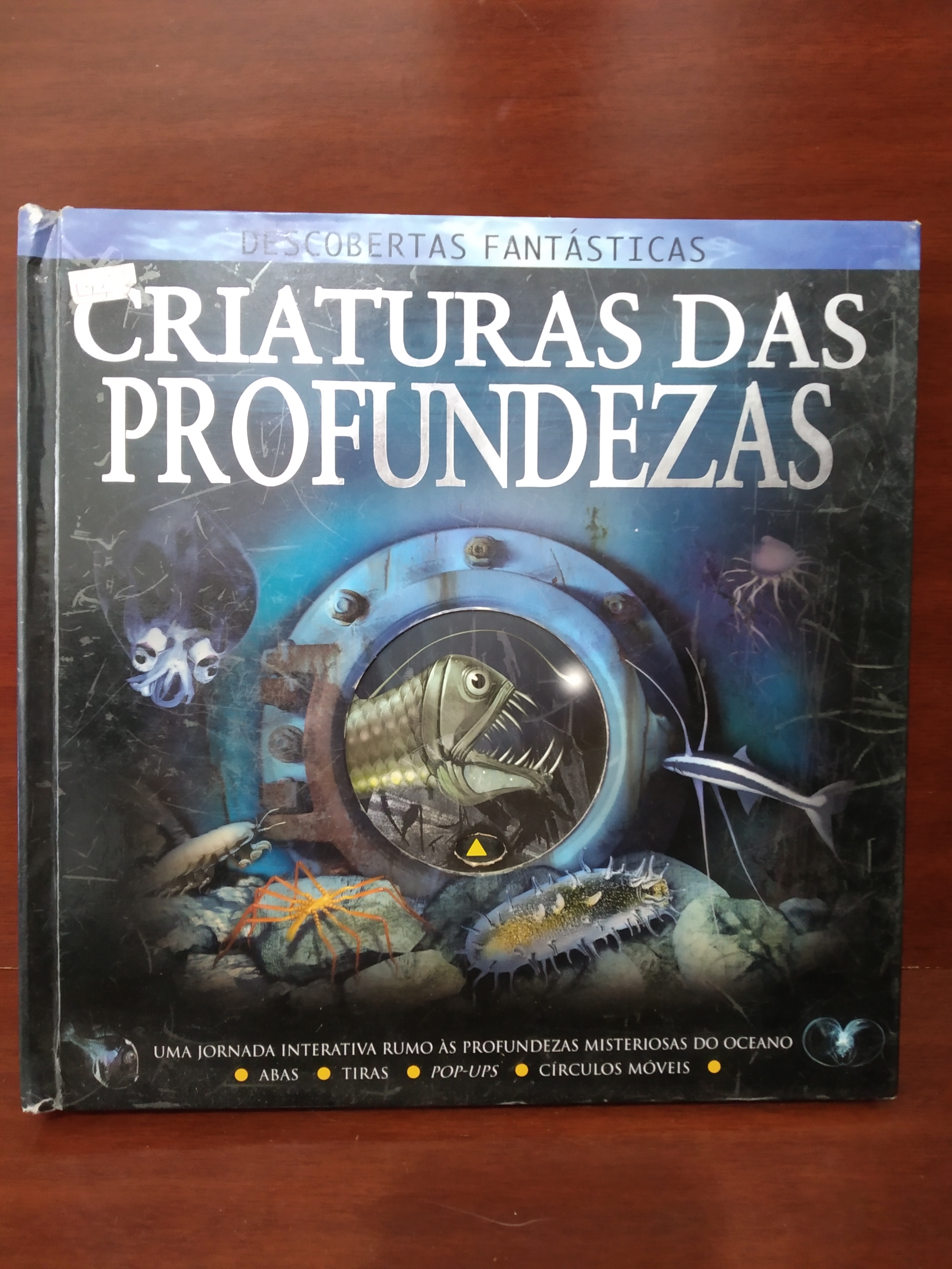 Livro interativo Criatura das profundezas