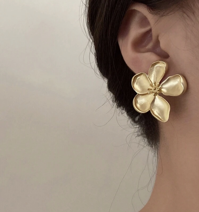 Gold Flower Earrings 