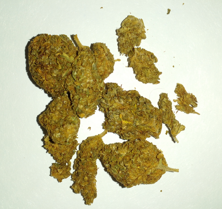 Fleurs de cannabis séchées 