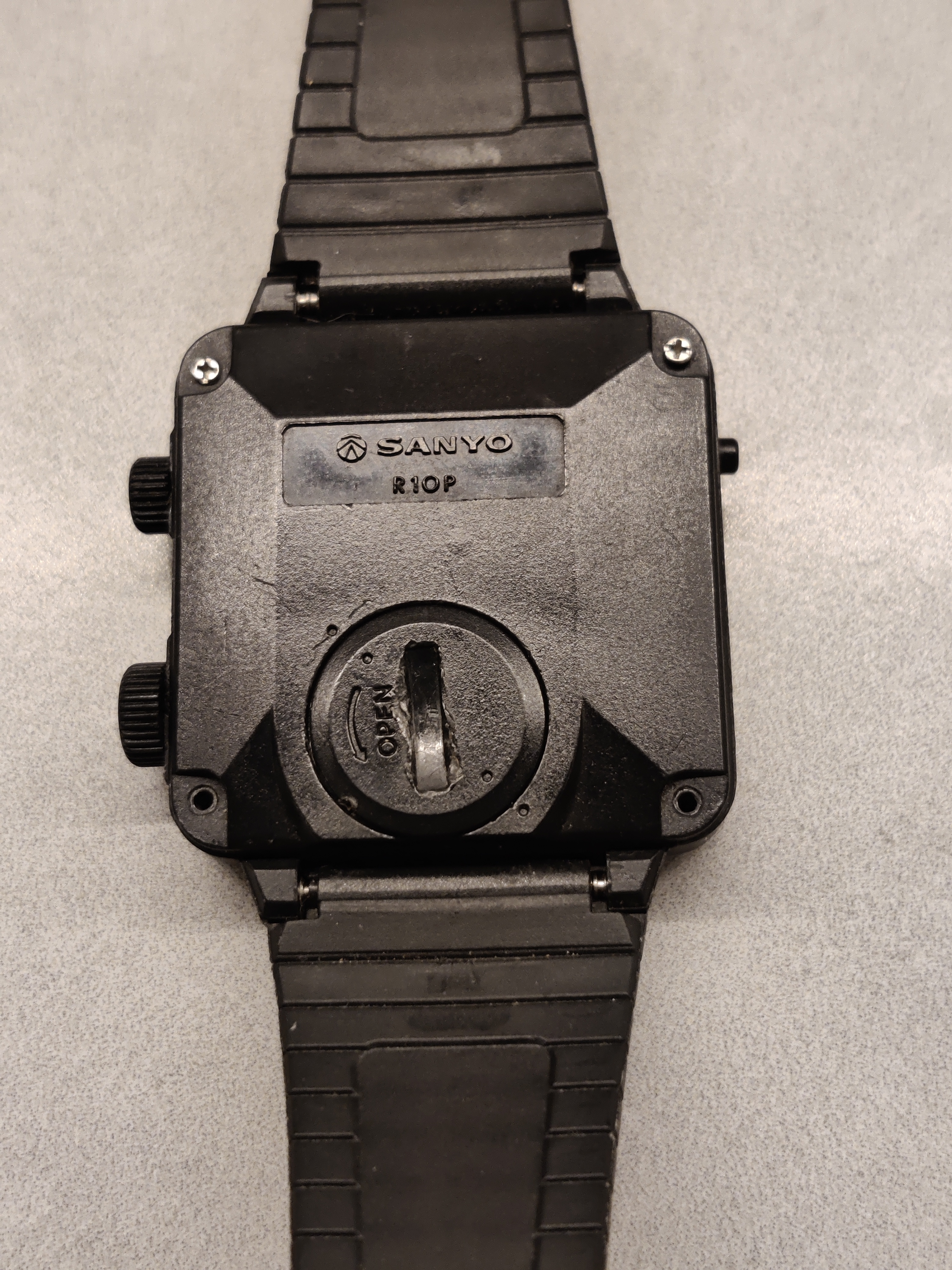 Vintage 1990’s Sanyo Radio R10p watch