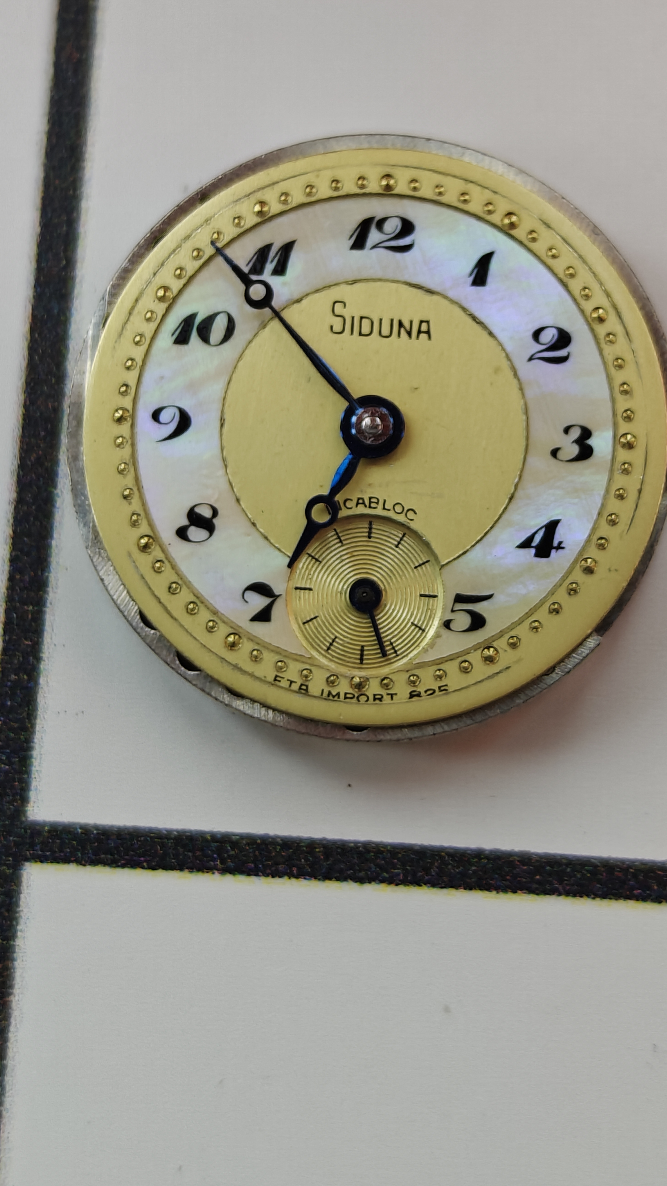 Vintage Siduna RARE "ETA IPORT 825" Movement with MOP Dial - Working perfectly