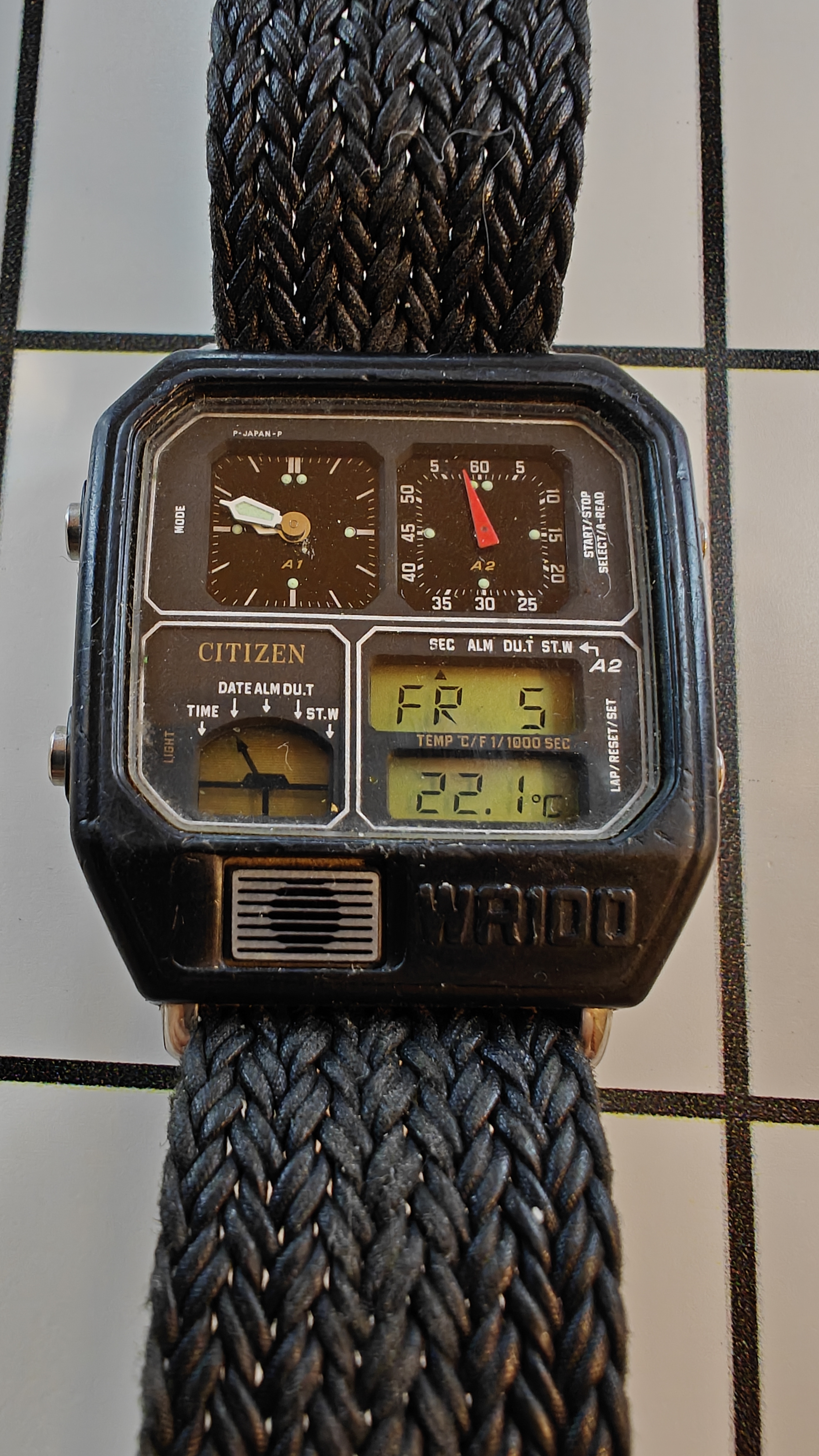 Vintage Citizen 8982 Thermometer WR100 Watch from the 1980s