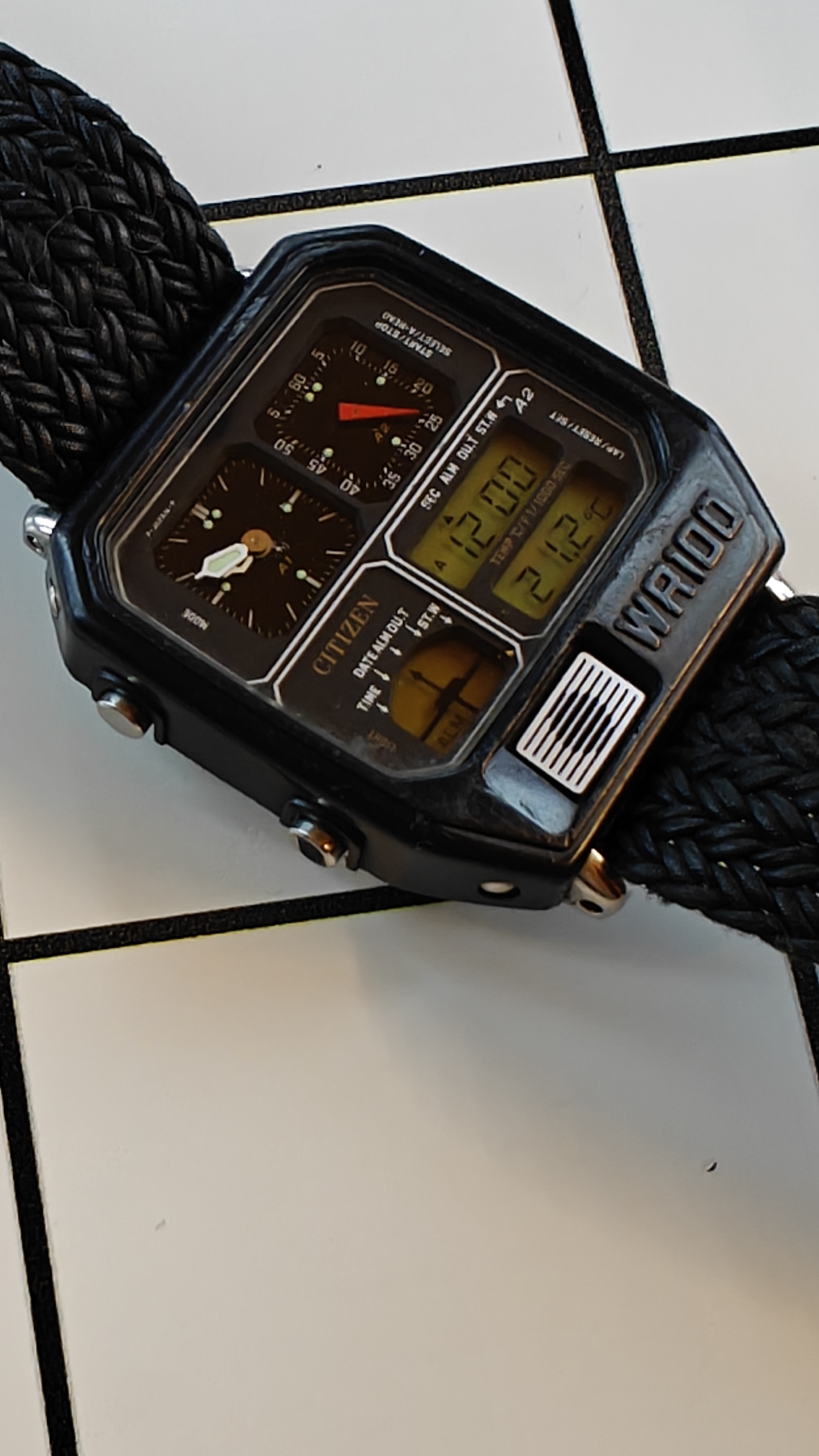 Vintage Citizen 8982 Thermometer WR100 Watch from the 1980s