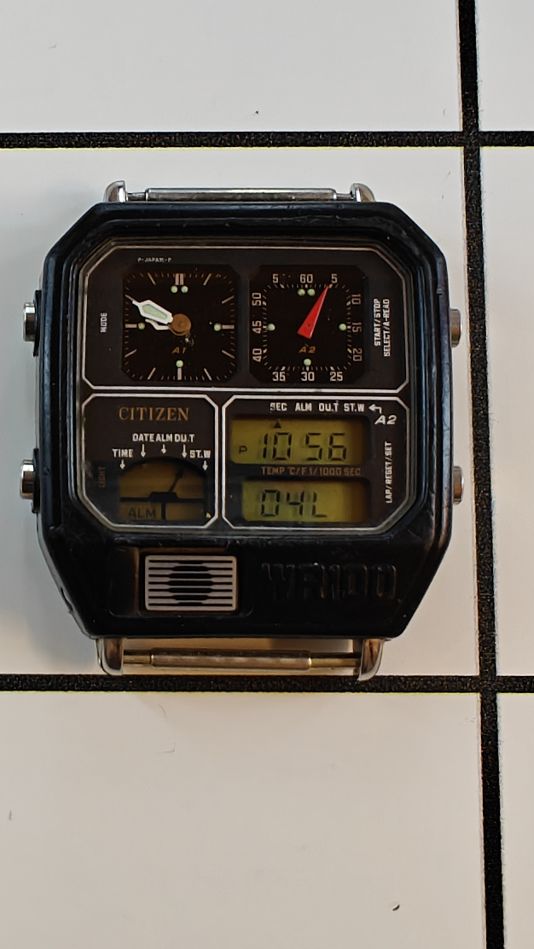 Vintage Citizen 8982 Thermometer WR100 Watch from the 1980s