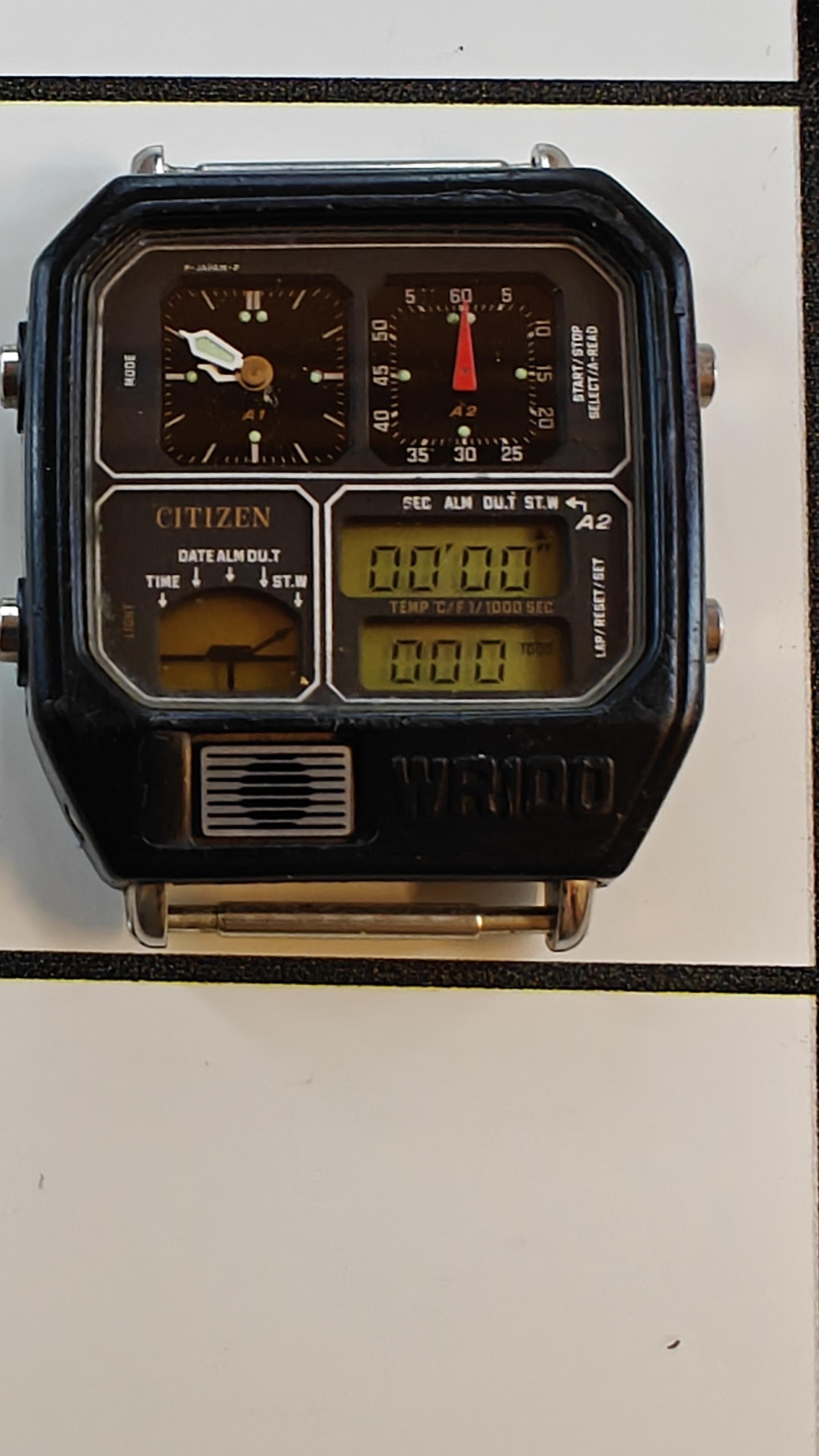 Vintage Citizen 8982 Thermometer WR100 Watch from the 1980s