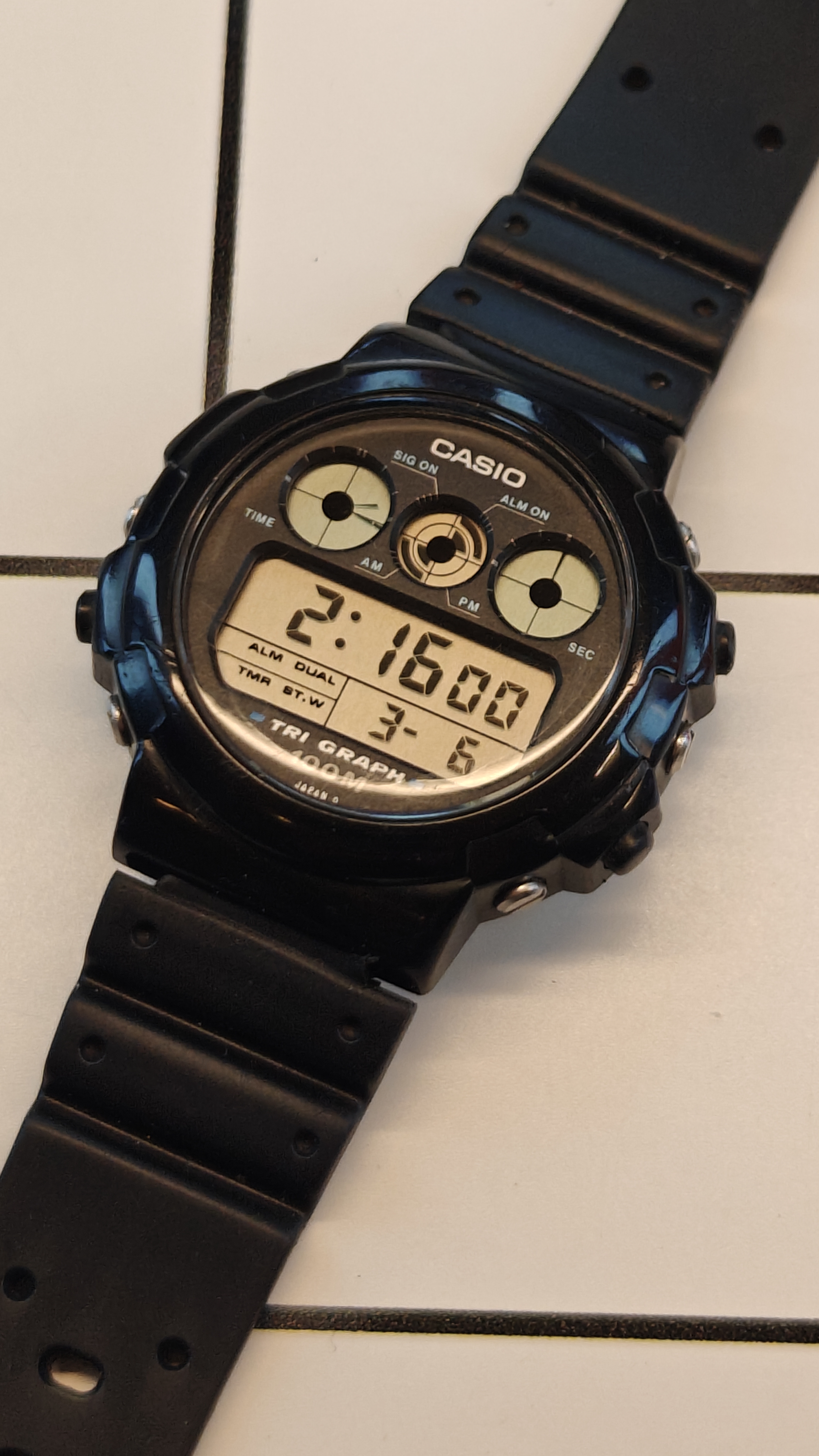 Vintage Casio TRI-Graph (TGW-10) Watch from the 1990s
