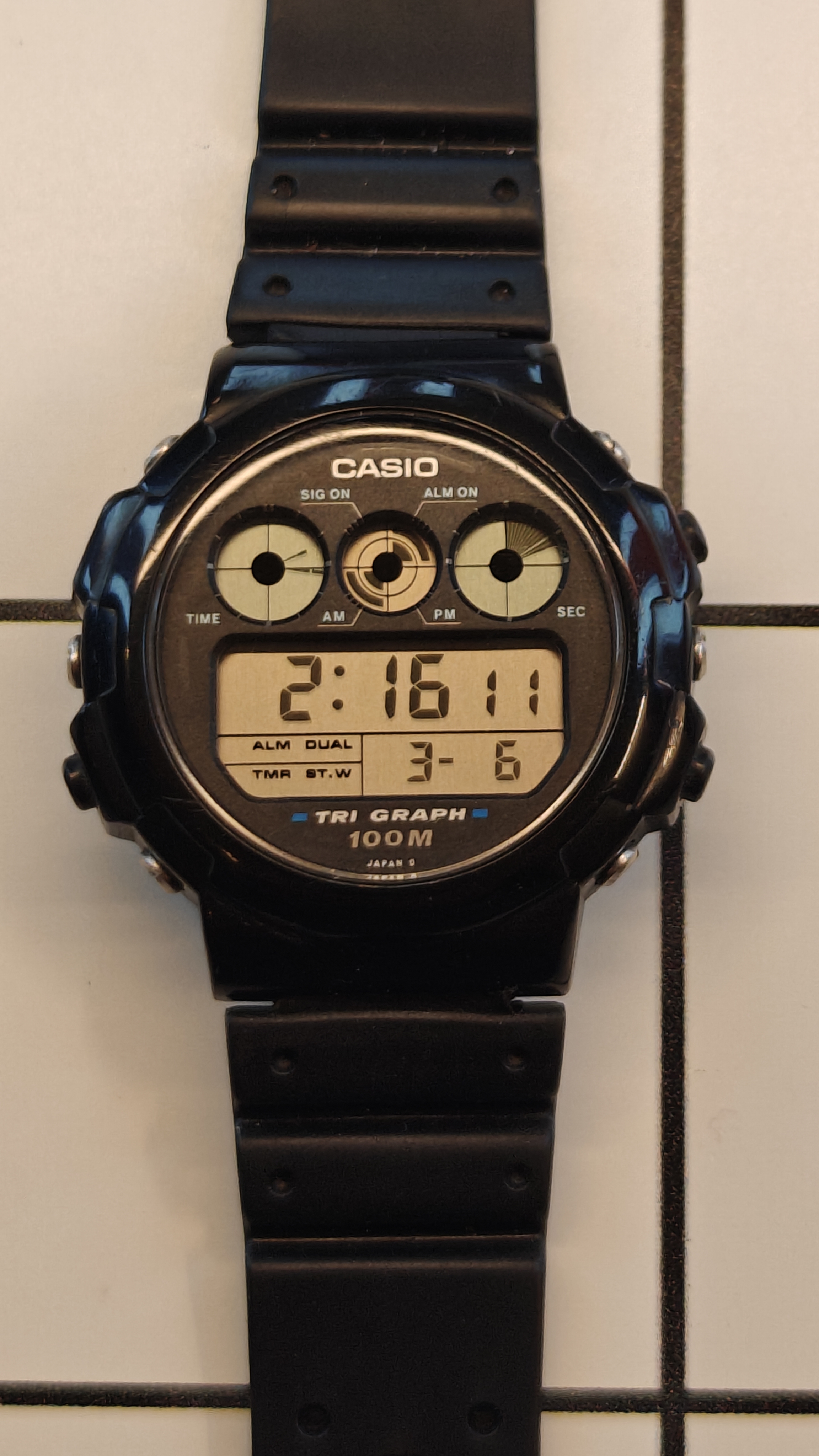 Vintage Casio TRI-Graph (TGW-10) Watch from the 1990s