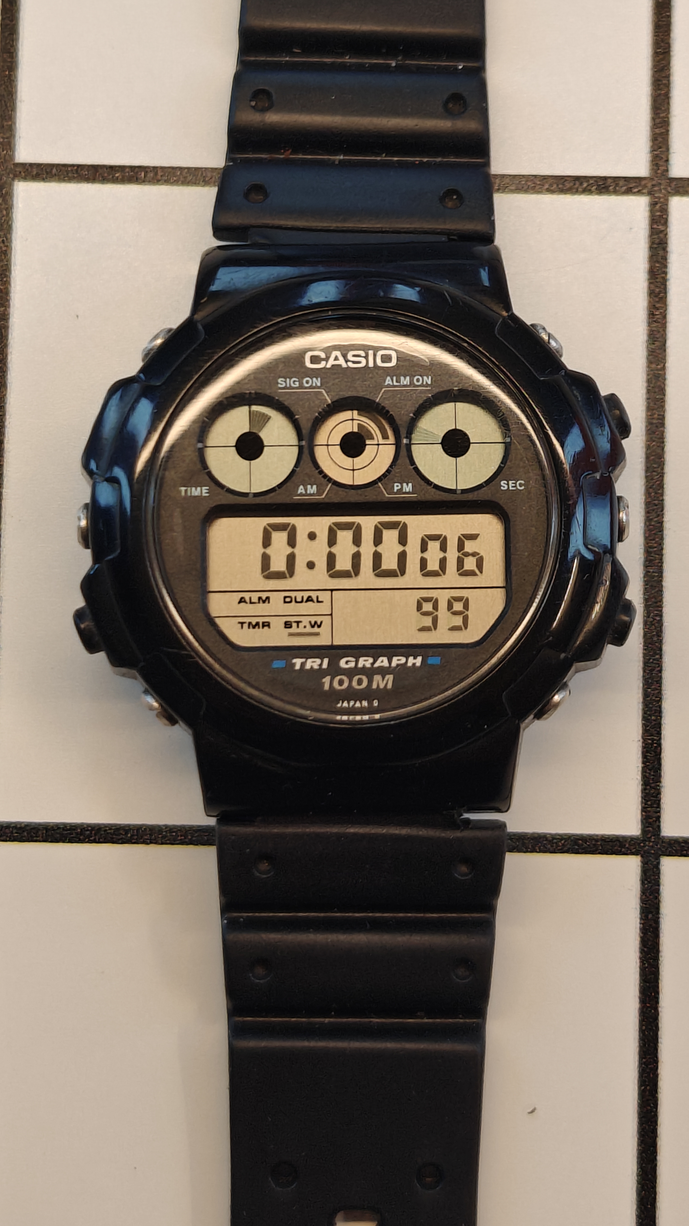 Vintage Casio TRI-Graph (TGW-10) Watch from the 1990s