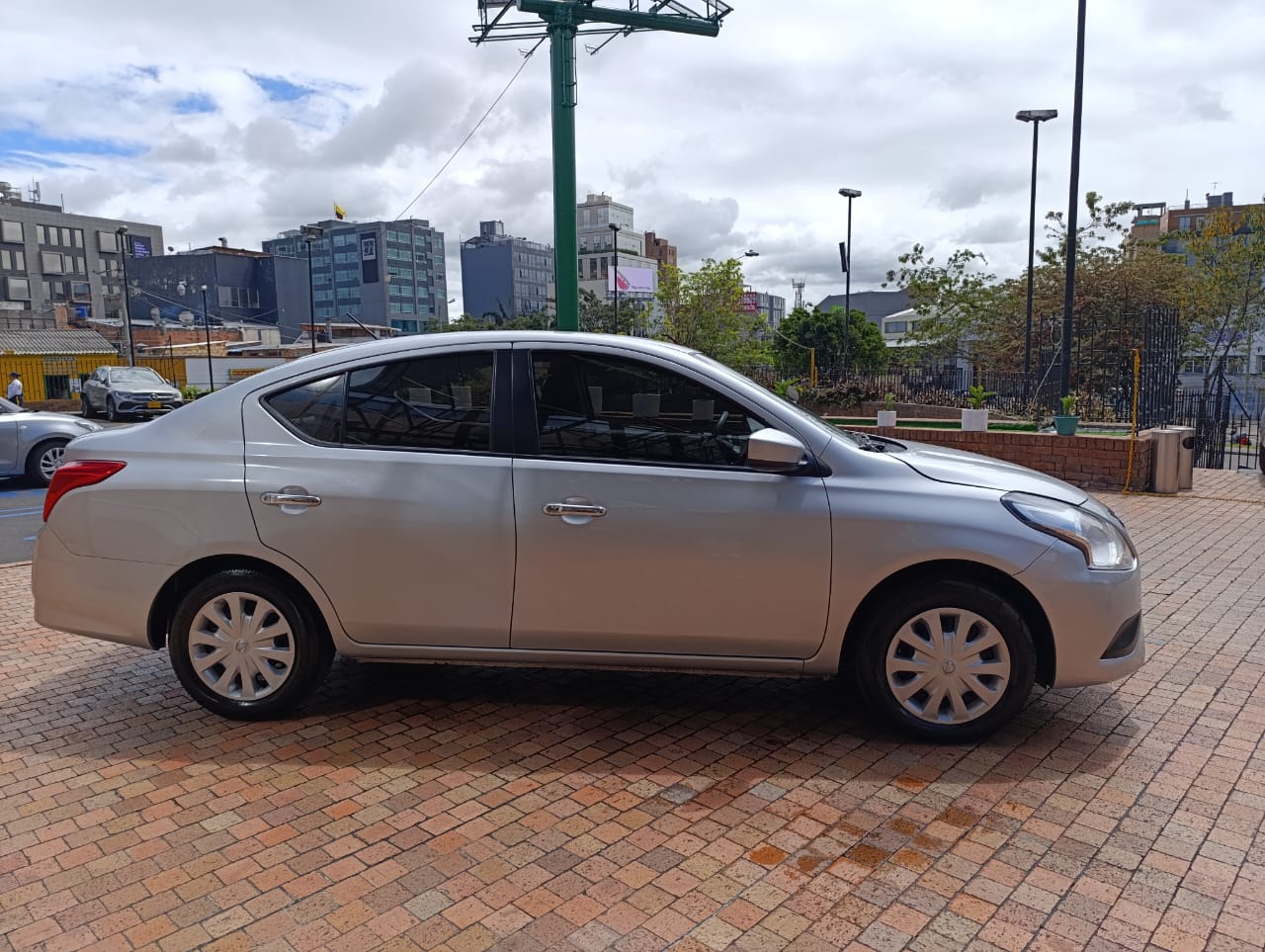 Nissan Versa Sense