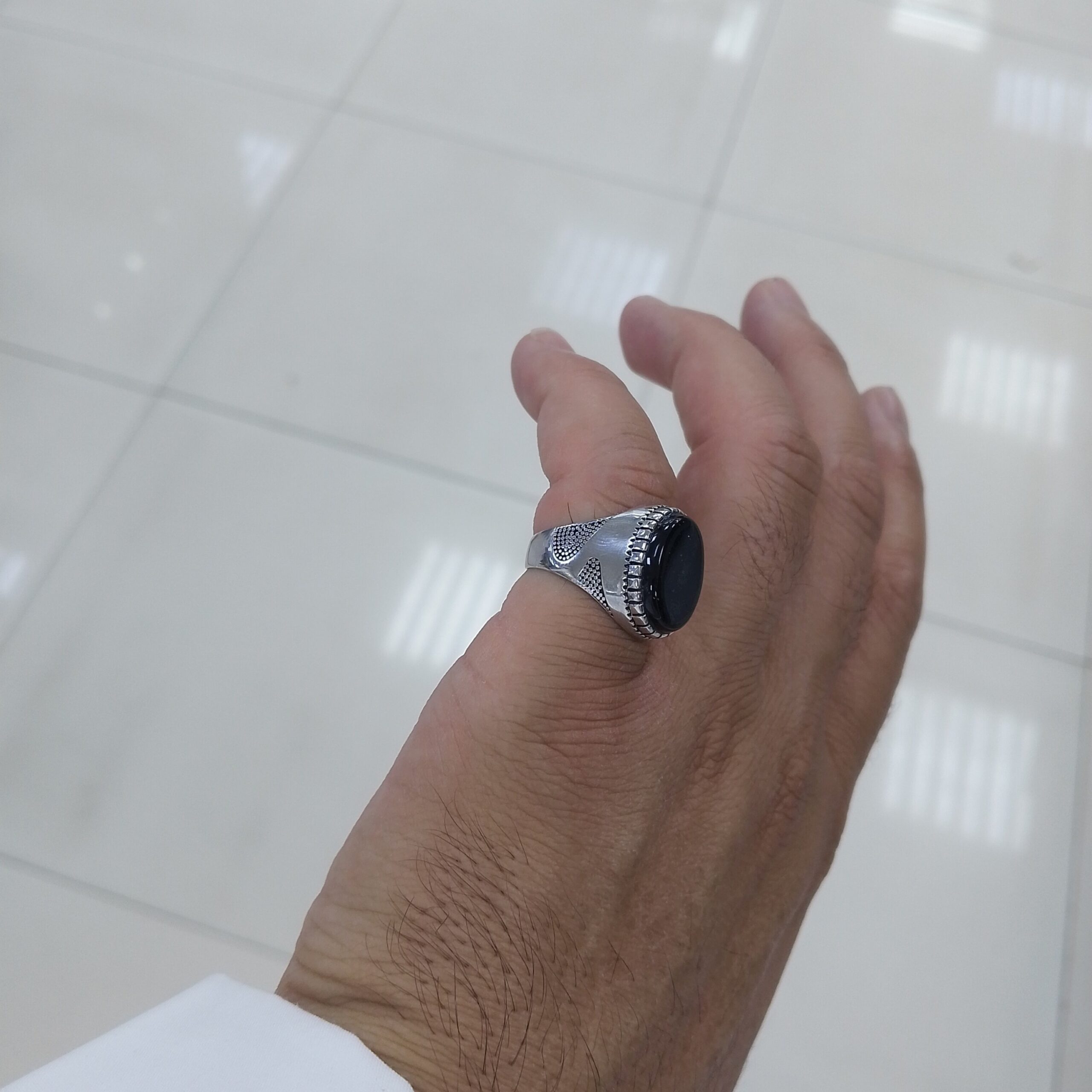 خاتم فضة بحجر اسود بيضاوي مسطح