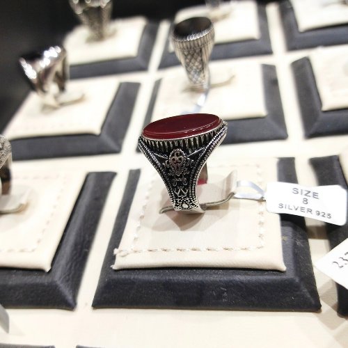 خاتم فضة بيضاوي متوسط بحجر احمر داكن