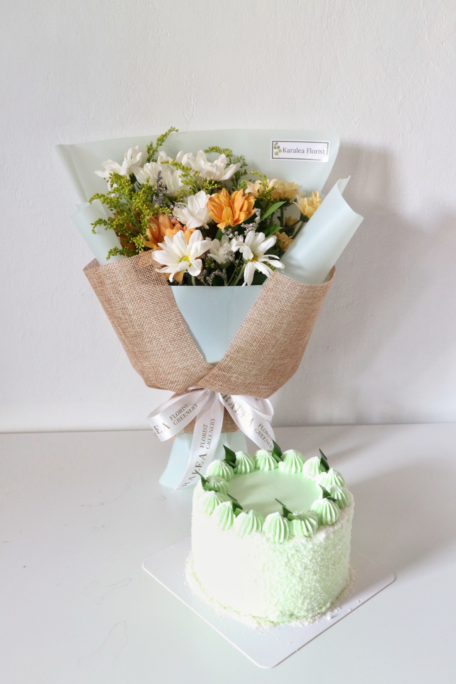 Mint / Green Tiss & Bakes Bundle (cake D 12 cm & Bouquet Aster Small)