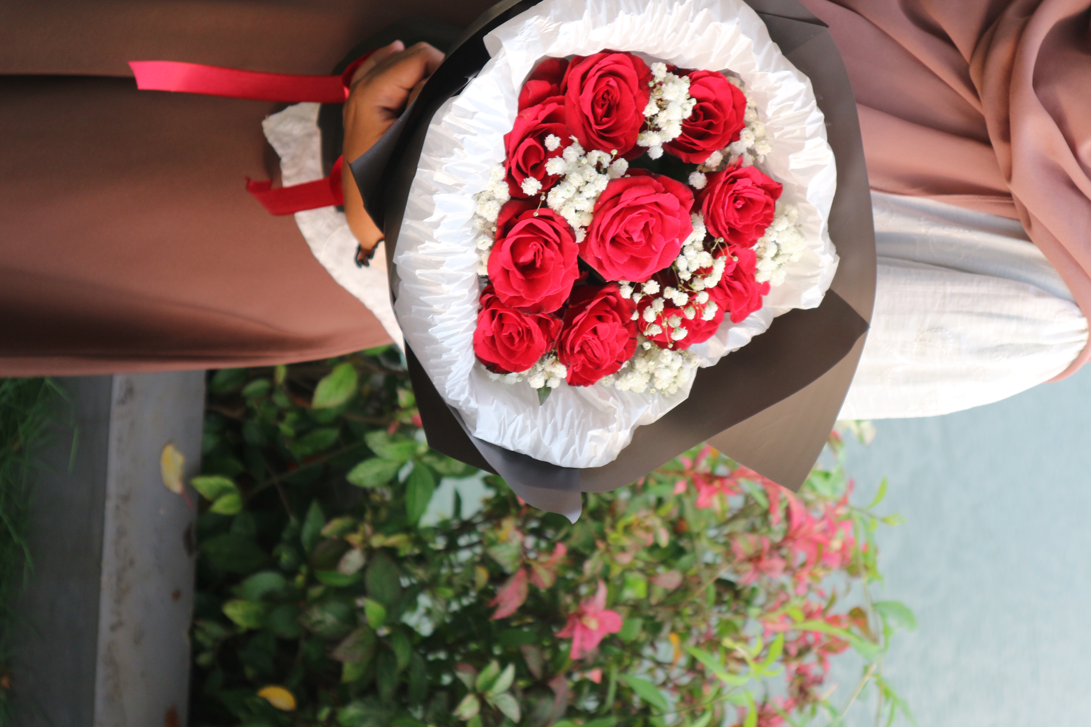 10 Round Roses Bouquet
