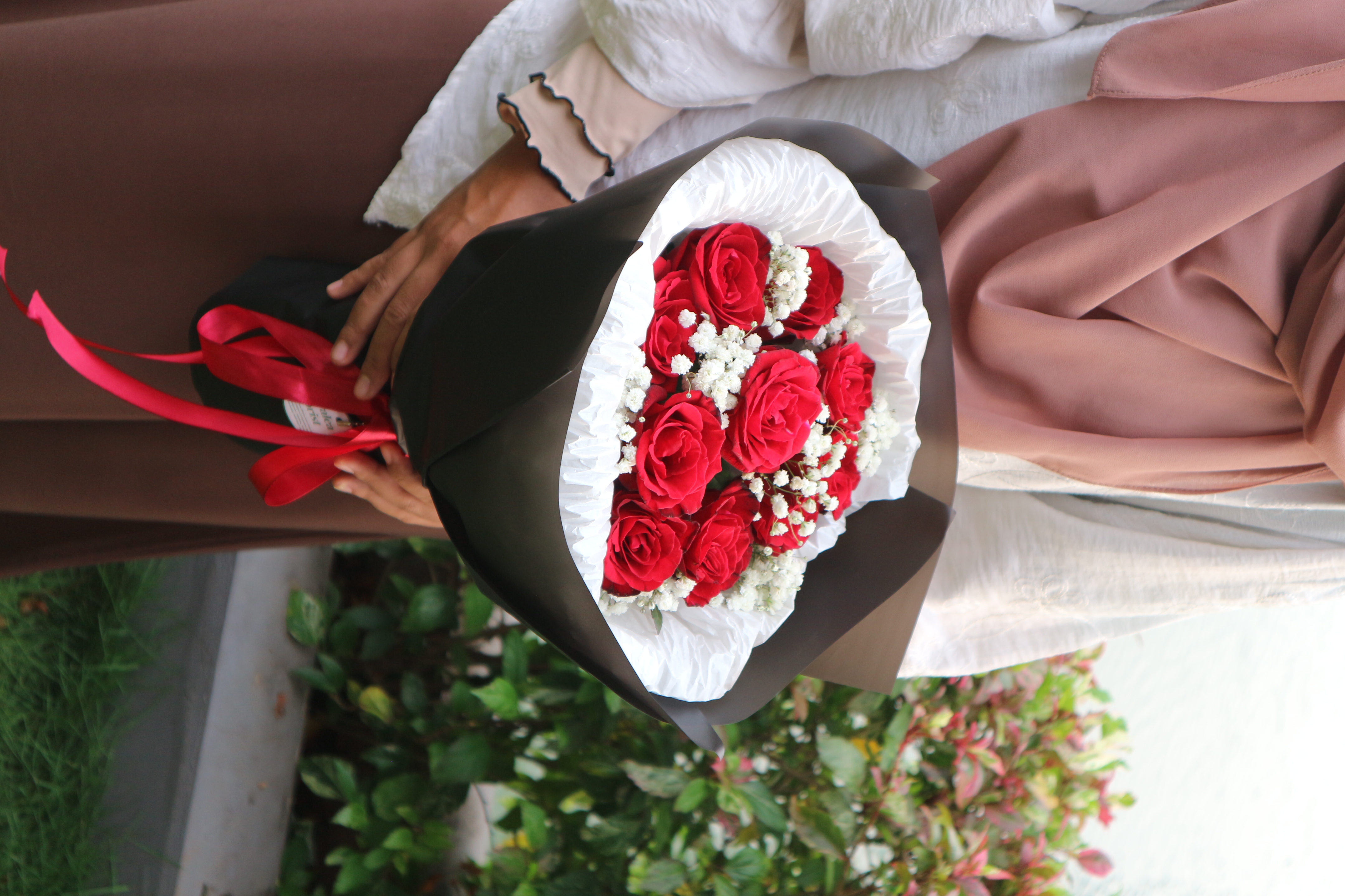 10 Round Roses Bouquet