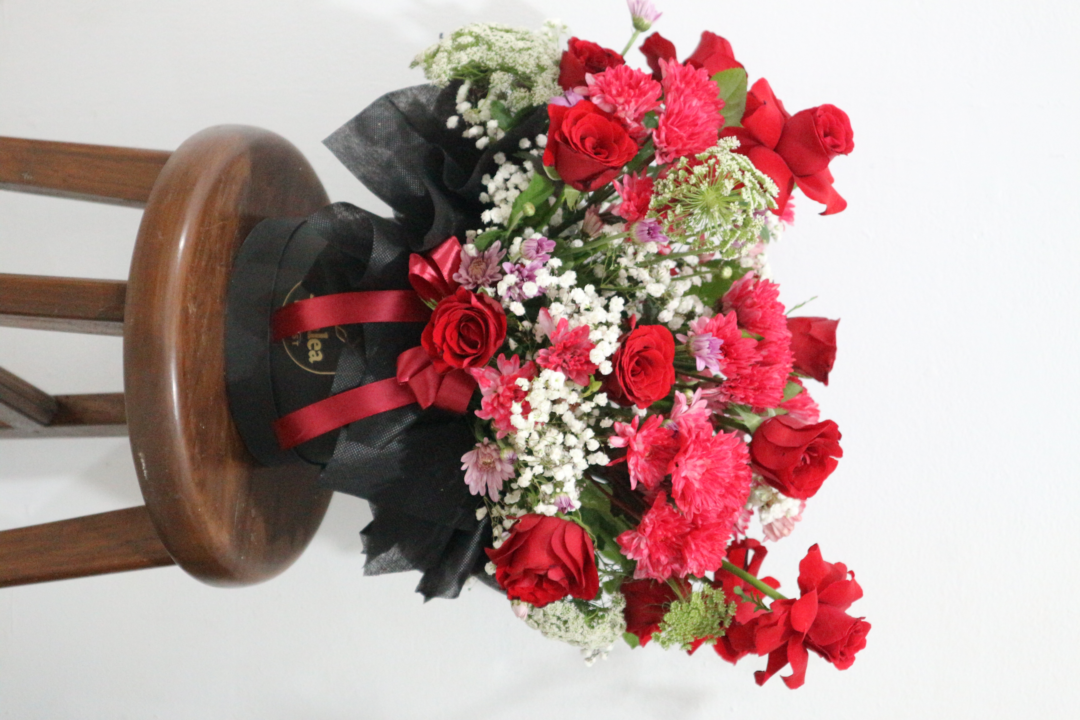 ARIANA BOX (FRESH FLOWERS)