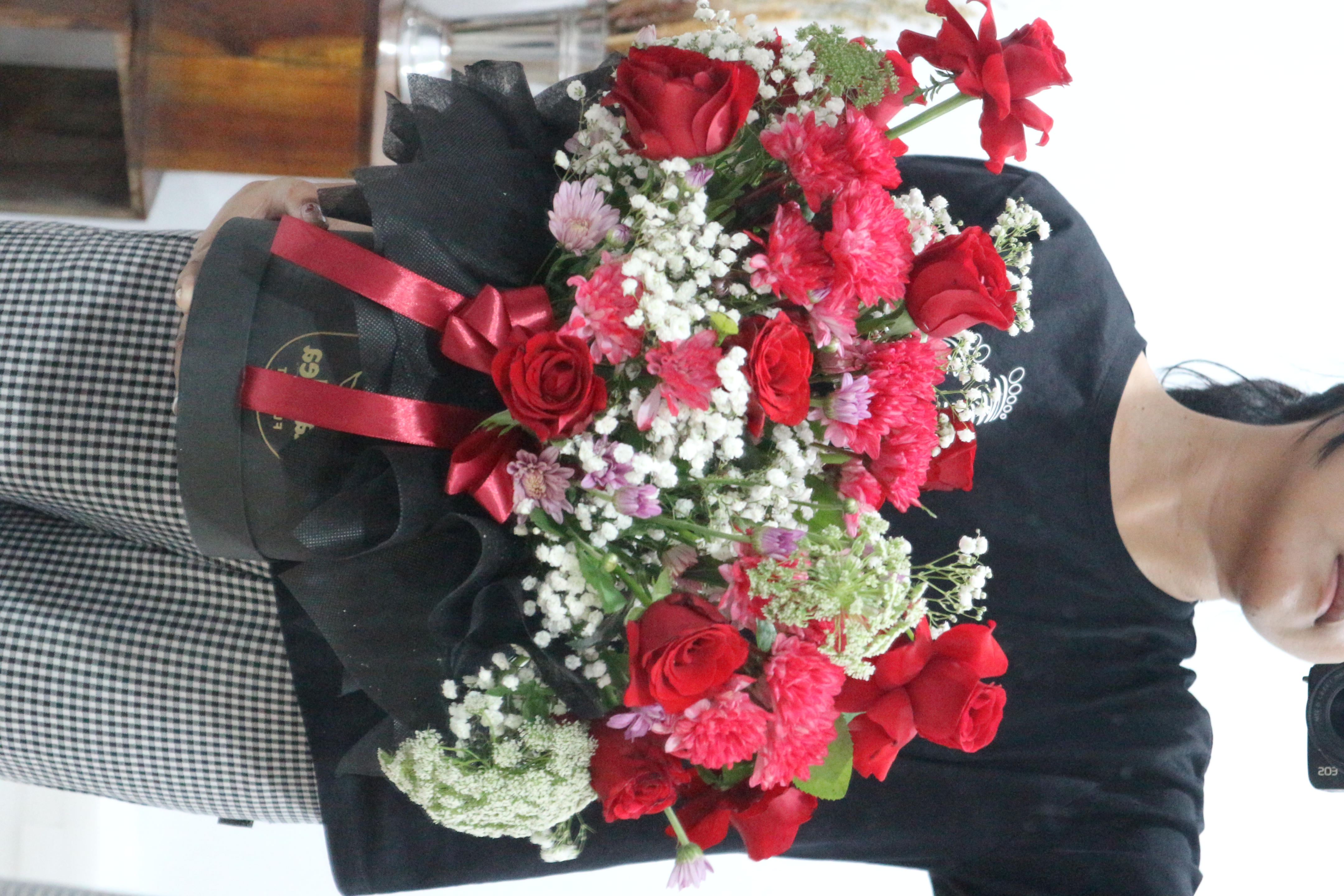 ARIANA BOX (FRESH FLOWERS)