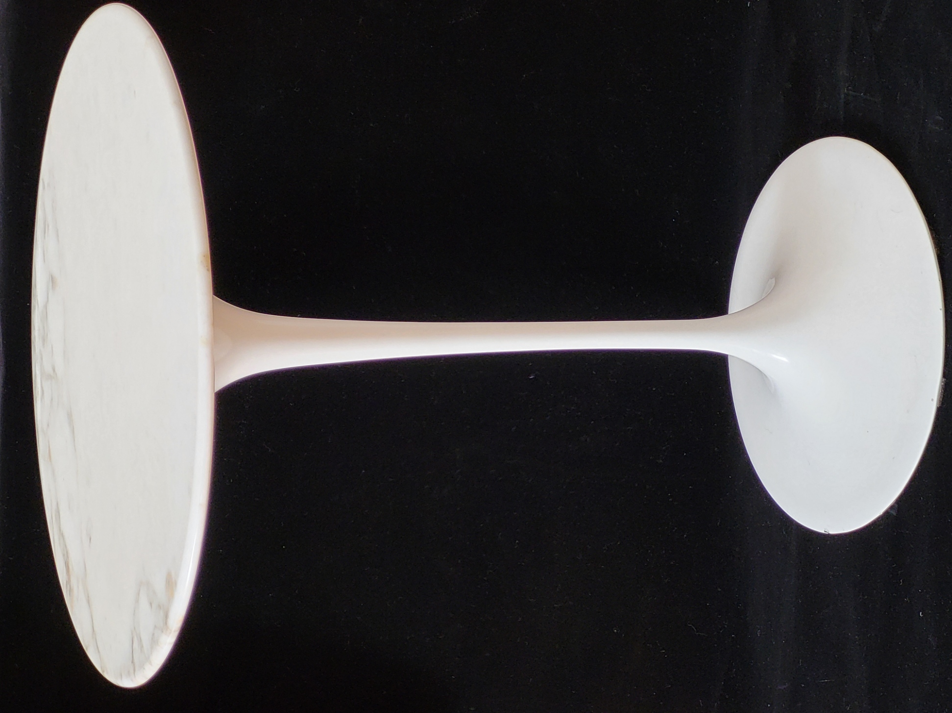 Table "Tulip" de Eero Saarinen en marbre blanc Edition Knoll International 1957