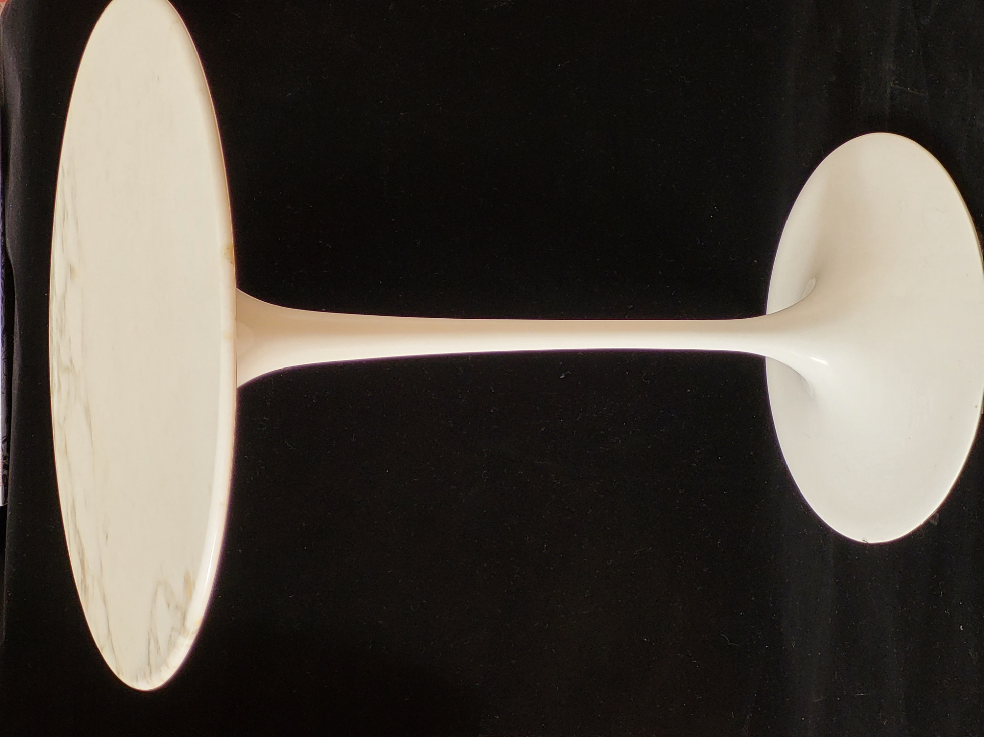 Table "Tulip" de Eero Saarinen en marbre blanc Edition Knoll International 1957