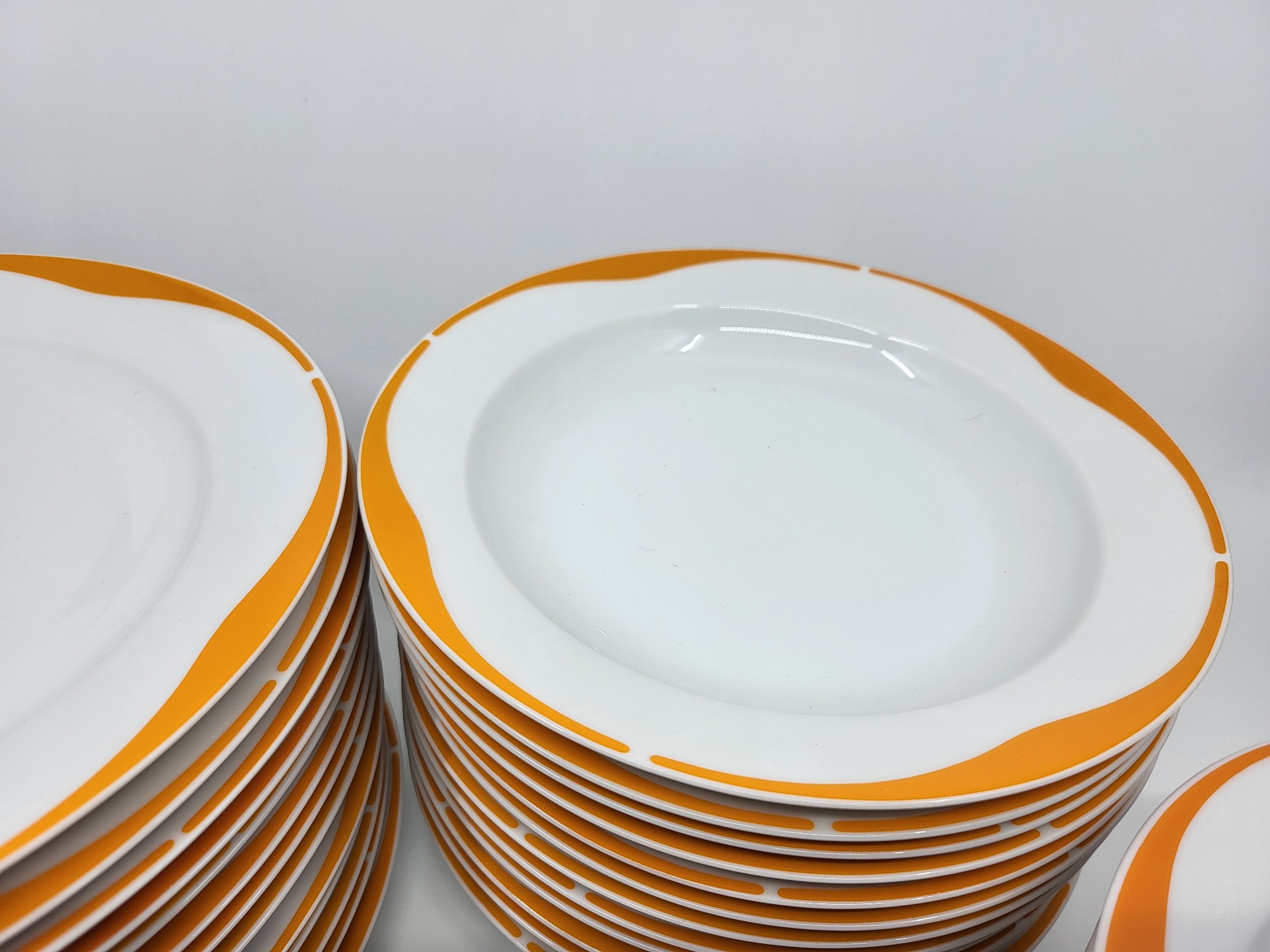 Service Space Age, Heinrich Bavaria, en porcelaine Blanche et Orange Allemagne 1970 (Set de 73)