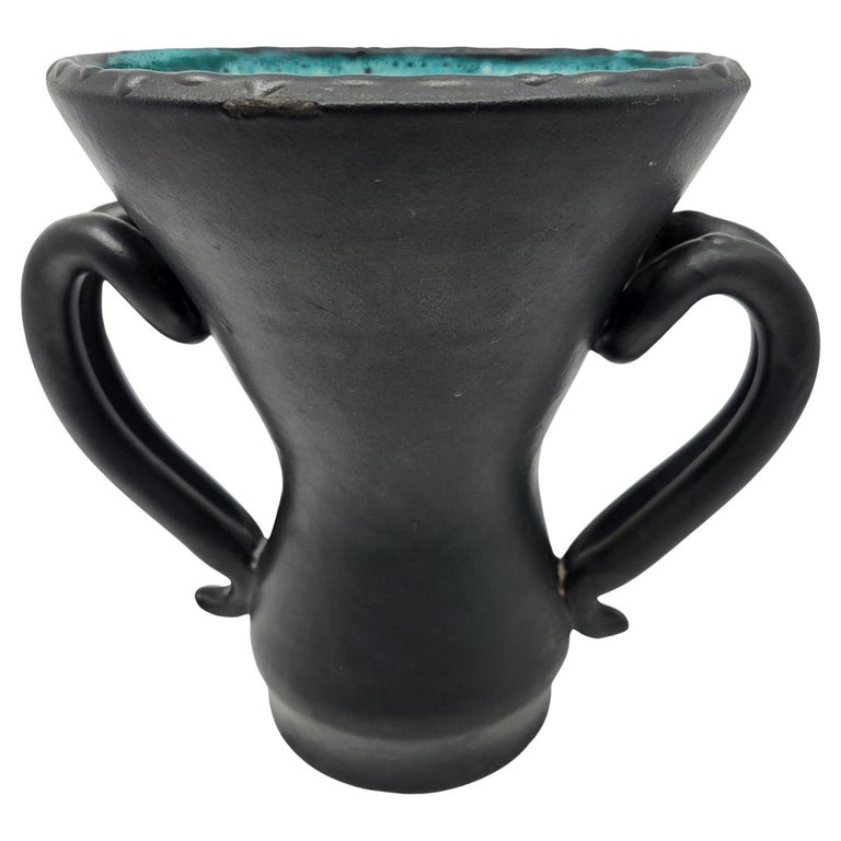 Vase à oreilles Jean Austruy en céramique noir et bleu Francais circa 1950