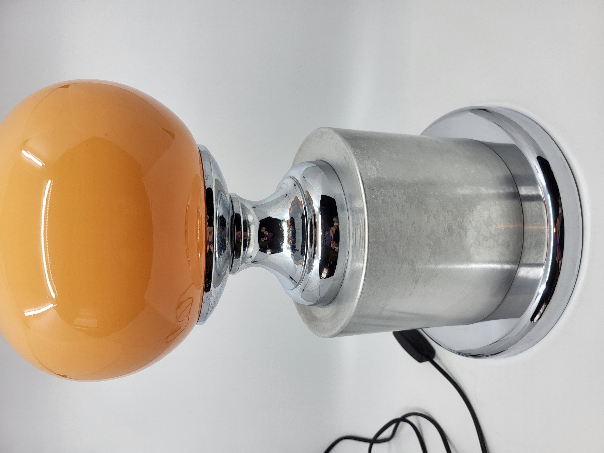 Lampe Diderot Delmas en opaline orange et socle métal chromé Francaise Circa1970