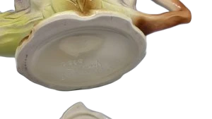 Théière en Barbotine Saint Clément Francais Circa 1950