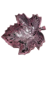 Coupe à Fruits, en forme de feuille de vigne, céramique Rose Vallauris French Riviera France Circa 1960